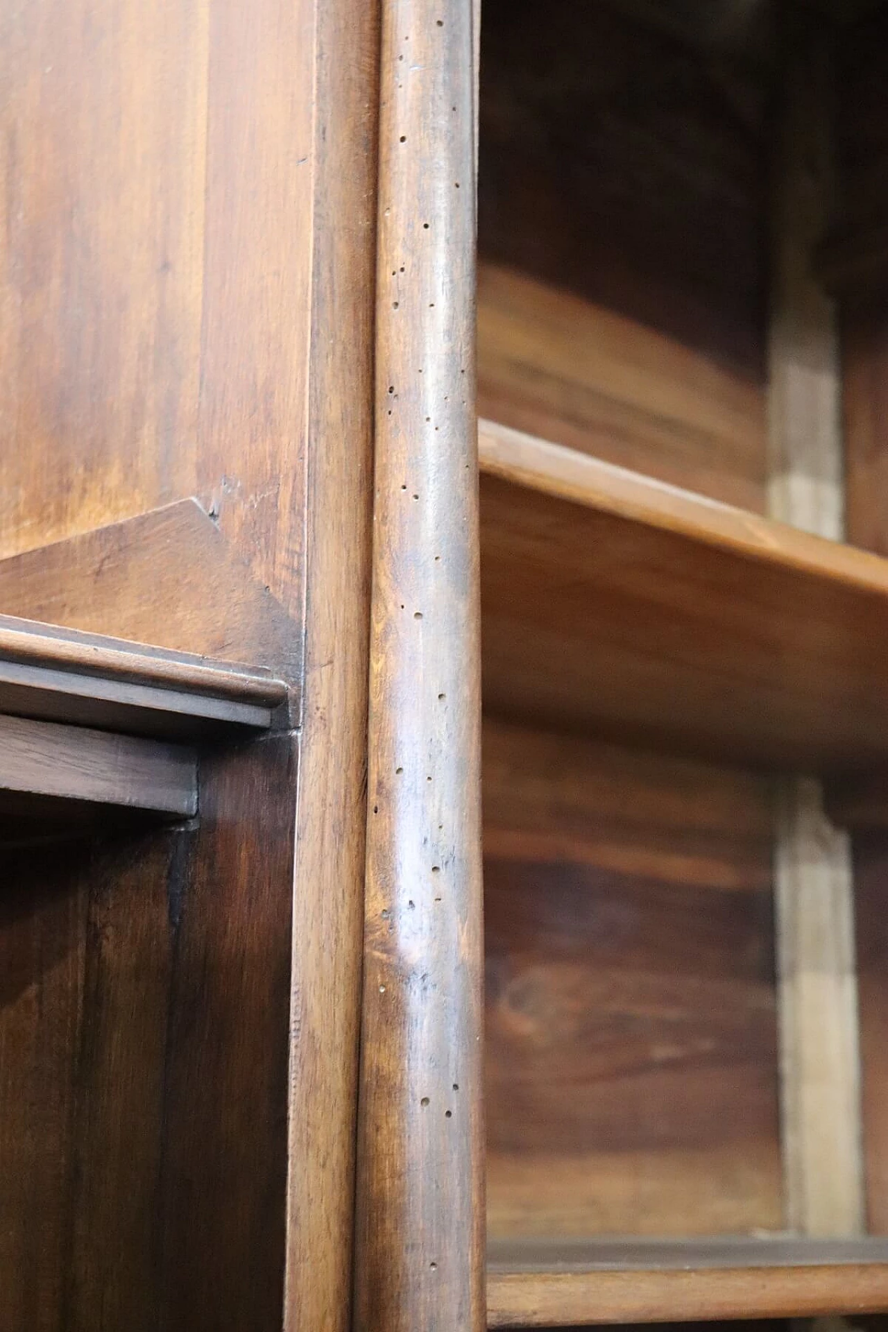 Coppia di credenze neo rinascimentali in noce scolpito sec. XIX 1086925