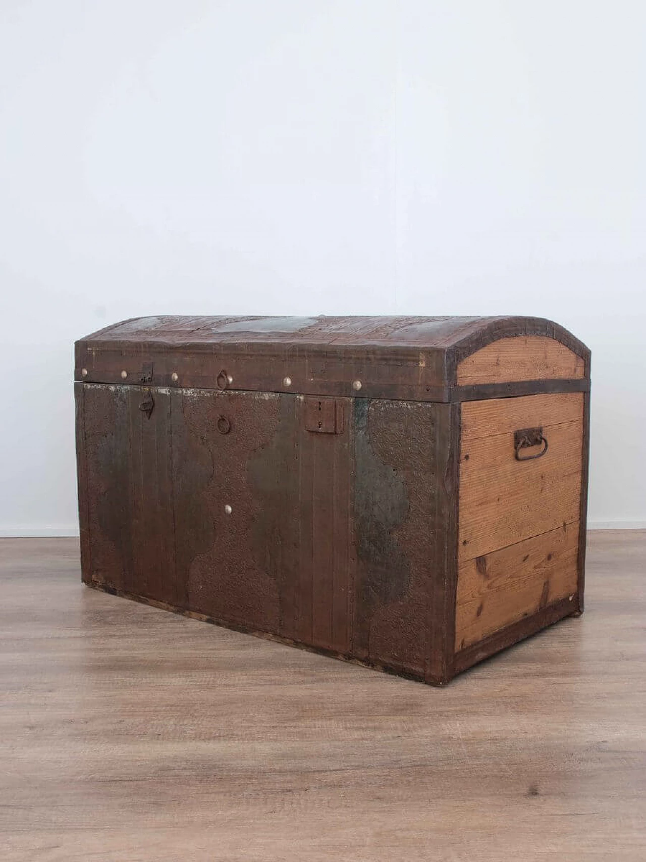 Antique bohemian trunk, in fir and tin, 19th century 1086996