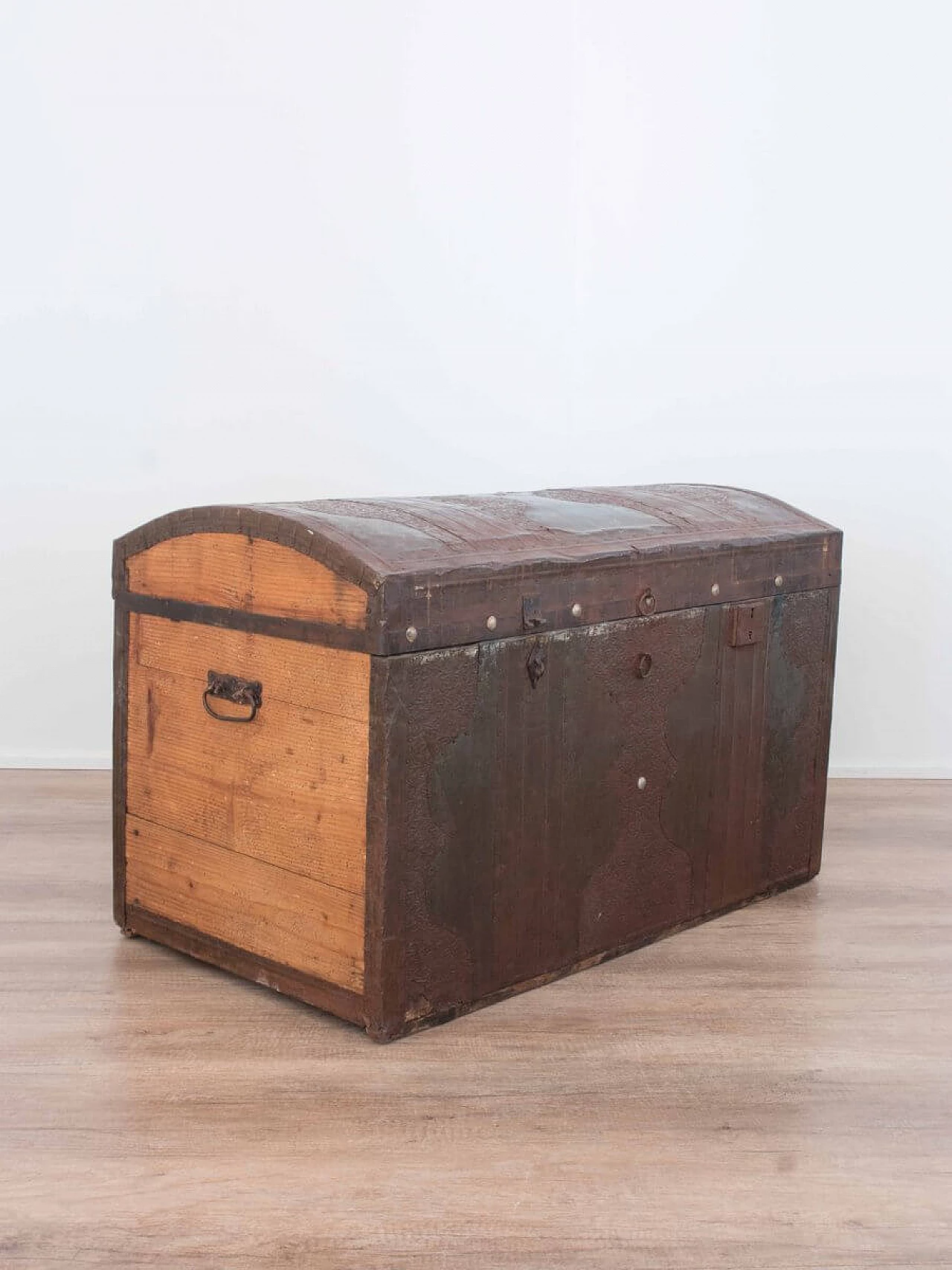 Antique bohemian trunk, in fir and tin, 19th century 1086999