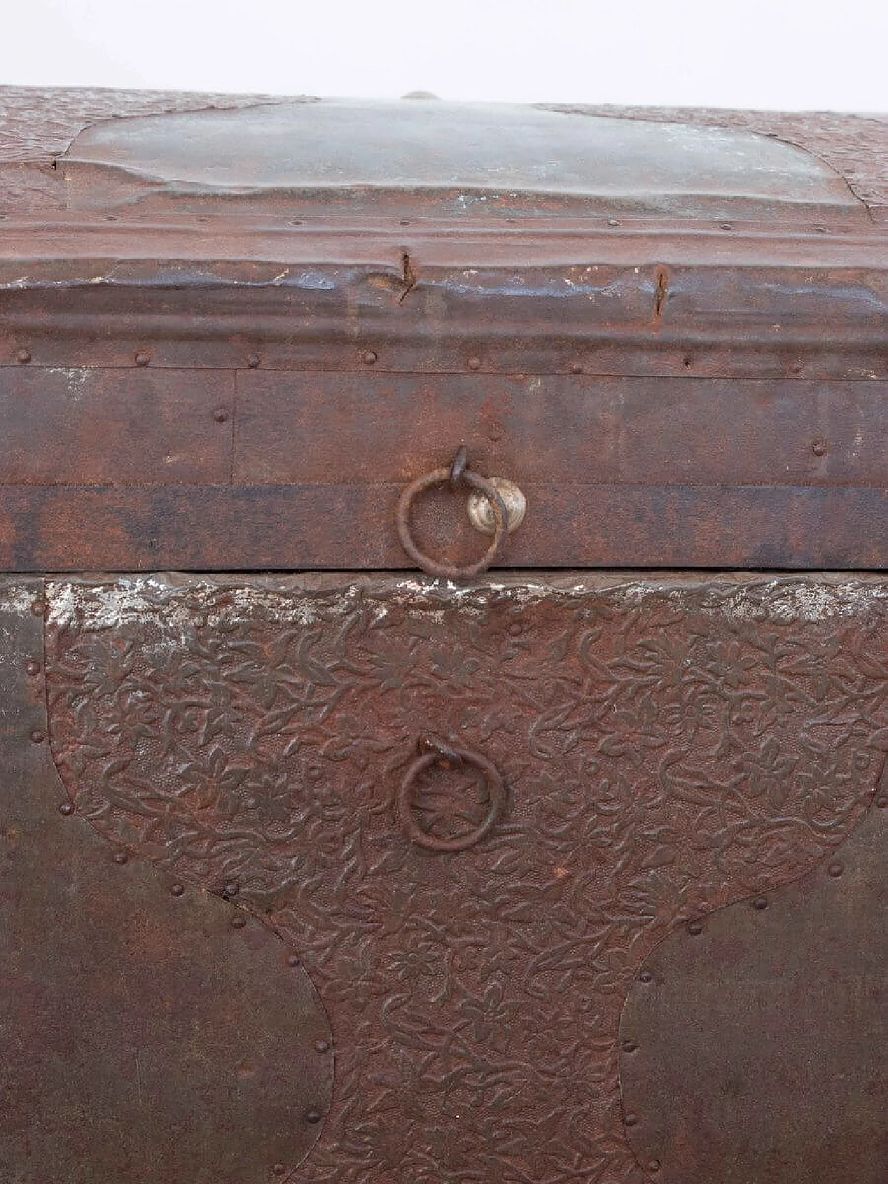 Antique bohemian trunk, in fir and tin, 19th century 1087003