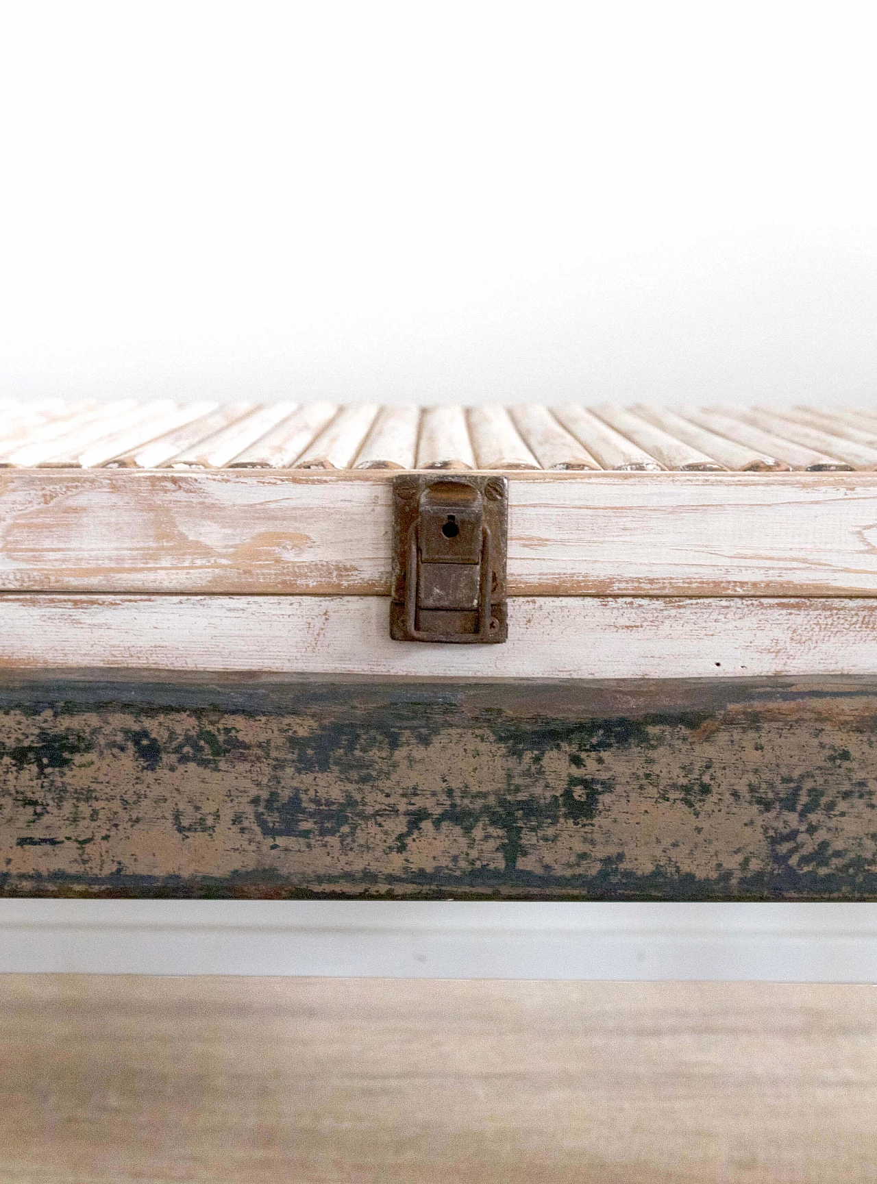 Piccolo tavolo apribile, foderato in tessuto all'interno 1087019