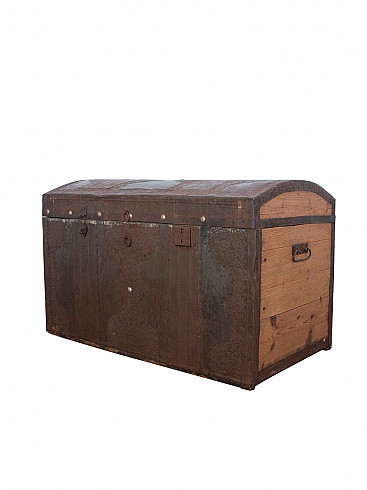 Antique bohemian trunk, in fir and tin, 19th century