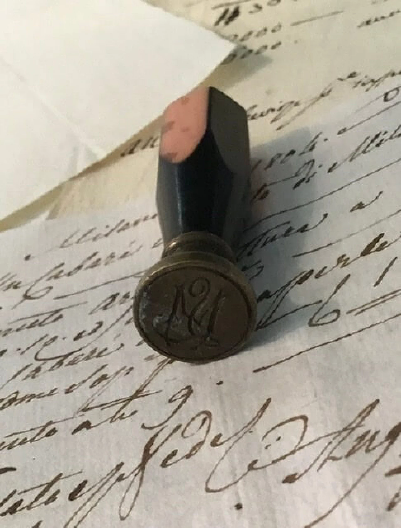 Sigillo in bachelite, lettere L M 1087789