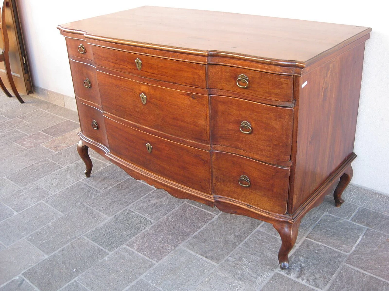 Antique moved walnut dresser, Veneto, 18th century 1088016