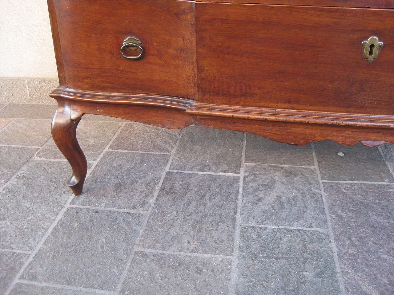 Antique moved walnut dresser, Veneto, 18th century 1088018
