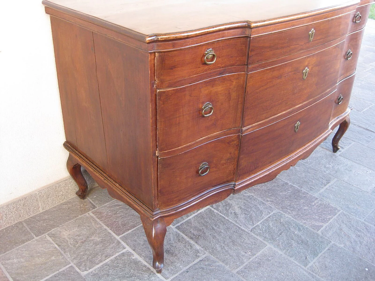 Antique moved walnut dresser, Veneto, 18th century 1088019
