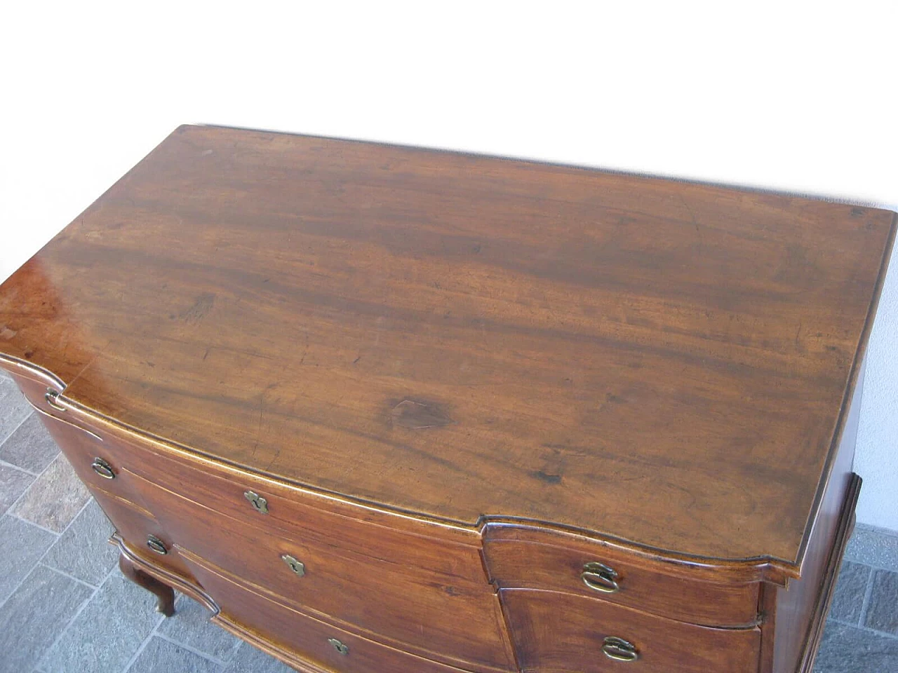 Antique moved walnut dresser, Veneto, 18th century 1088020