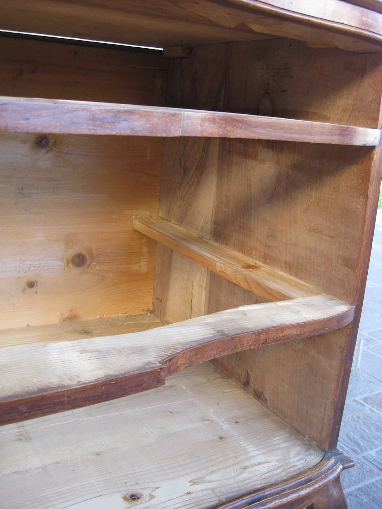 Antique moved walnut dresser, Veneto, 18th century 1088022