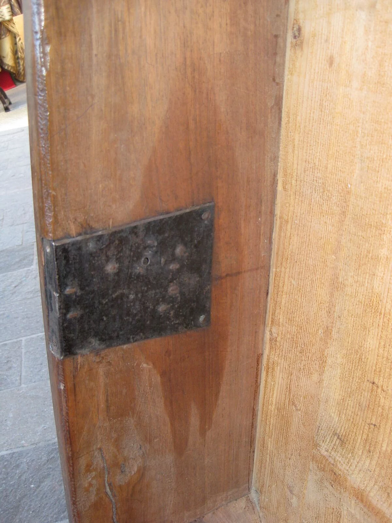 Antique moved walnut dresser, Veneto, 18th century 1088023