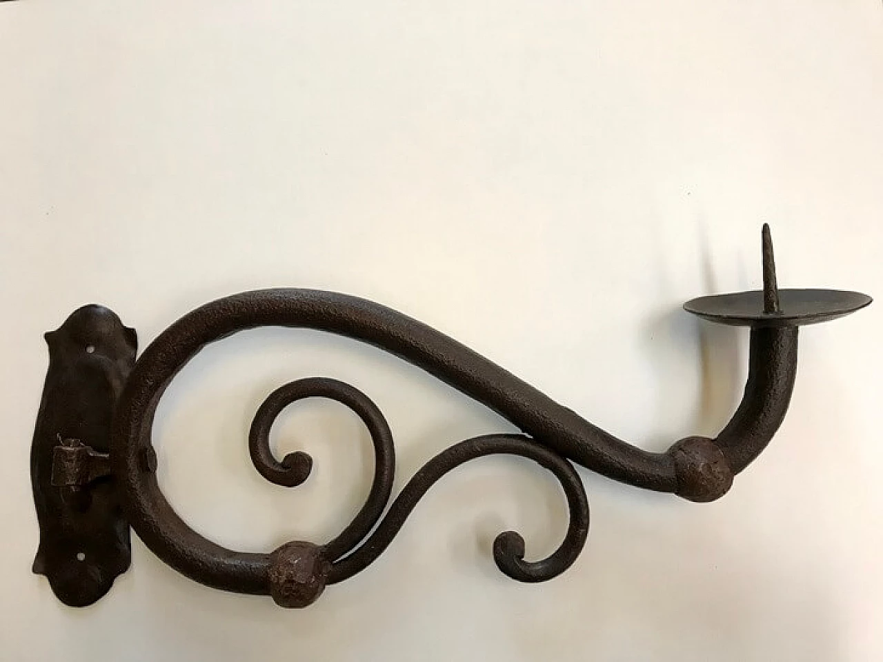 Mobile iron wall sconces with cast iron decoration 1088415