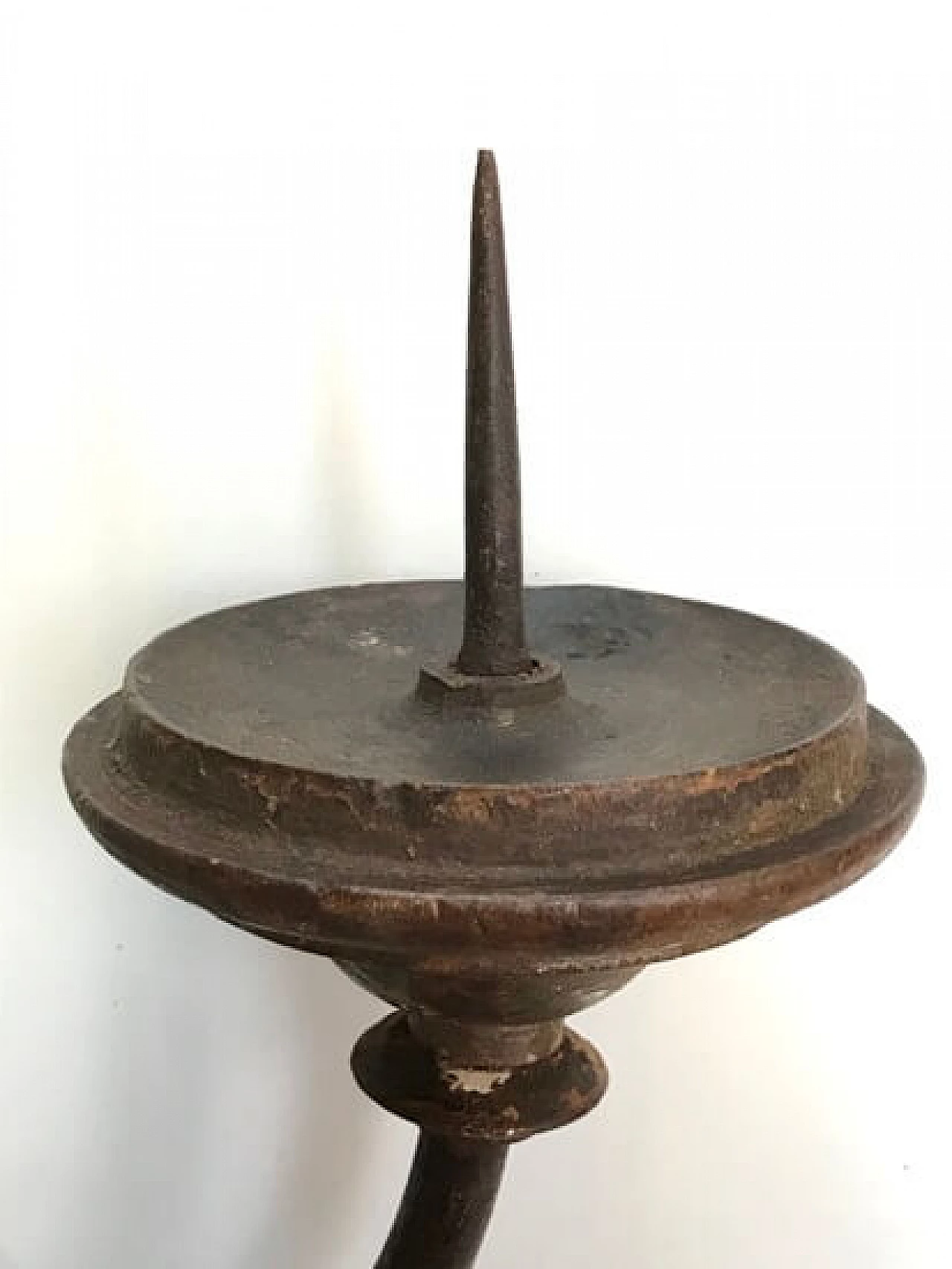 3 Appliques girevoli in ferro, decorazione in piombo fuso 1088433