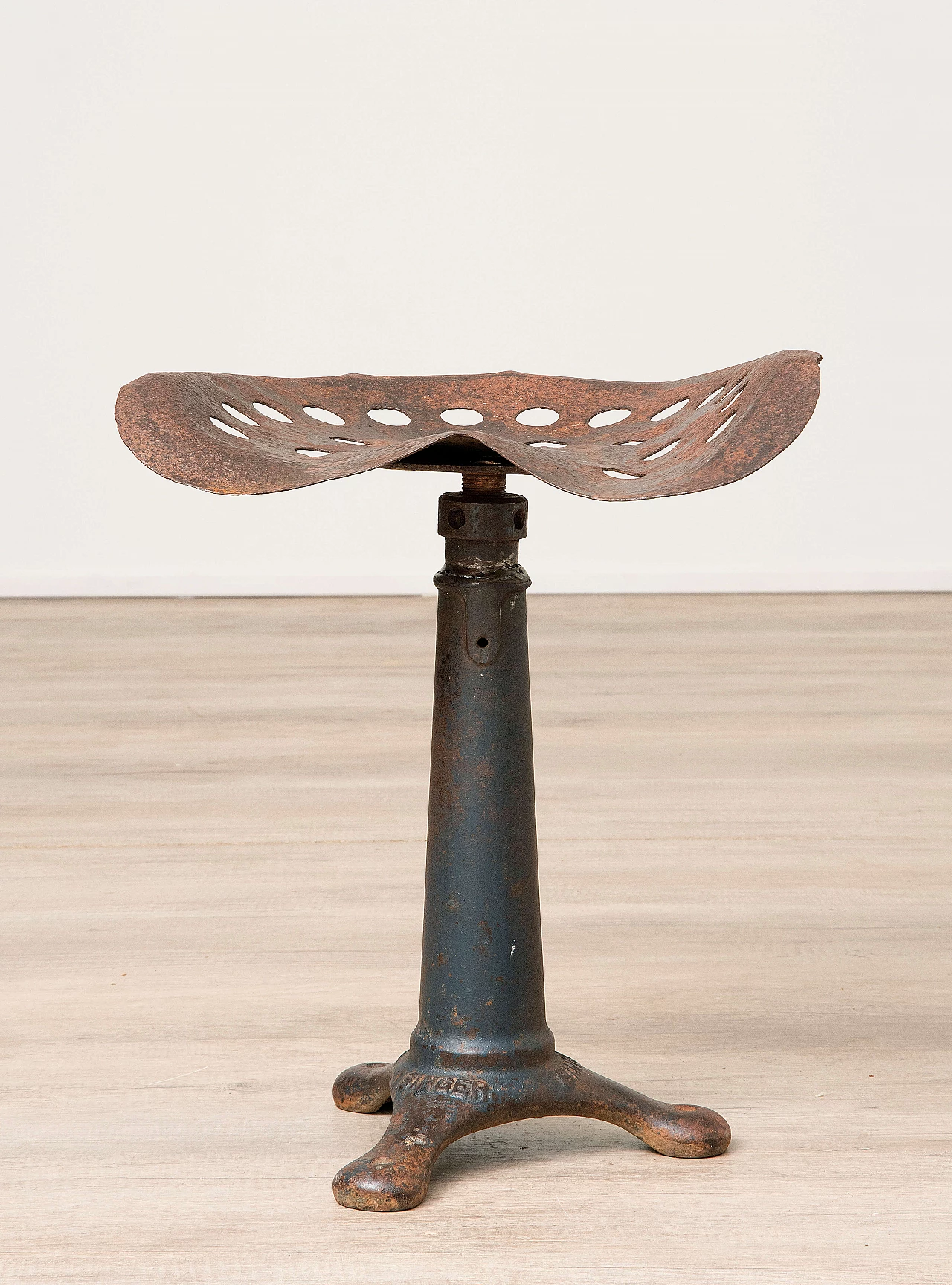 Metal stool, Singer 1088592