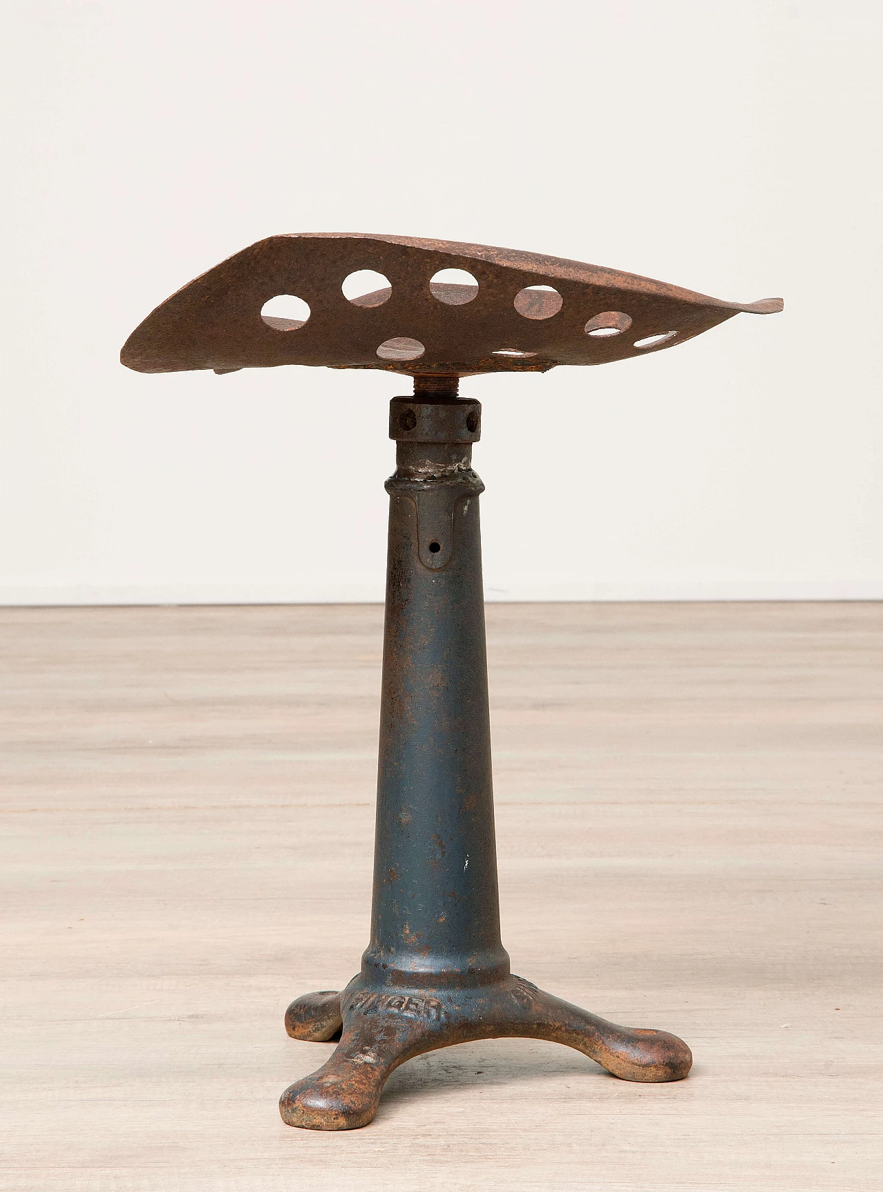 Metal stool, Singer 1088593