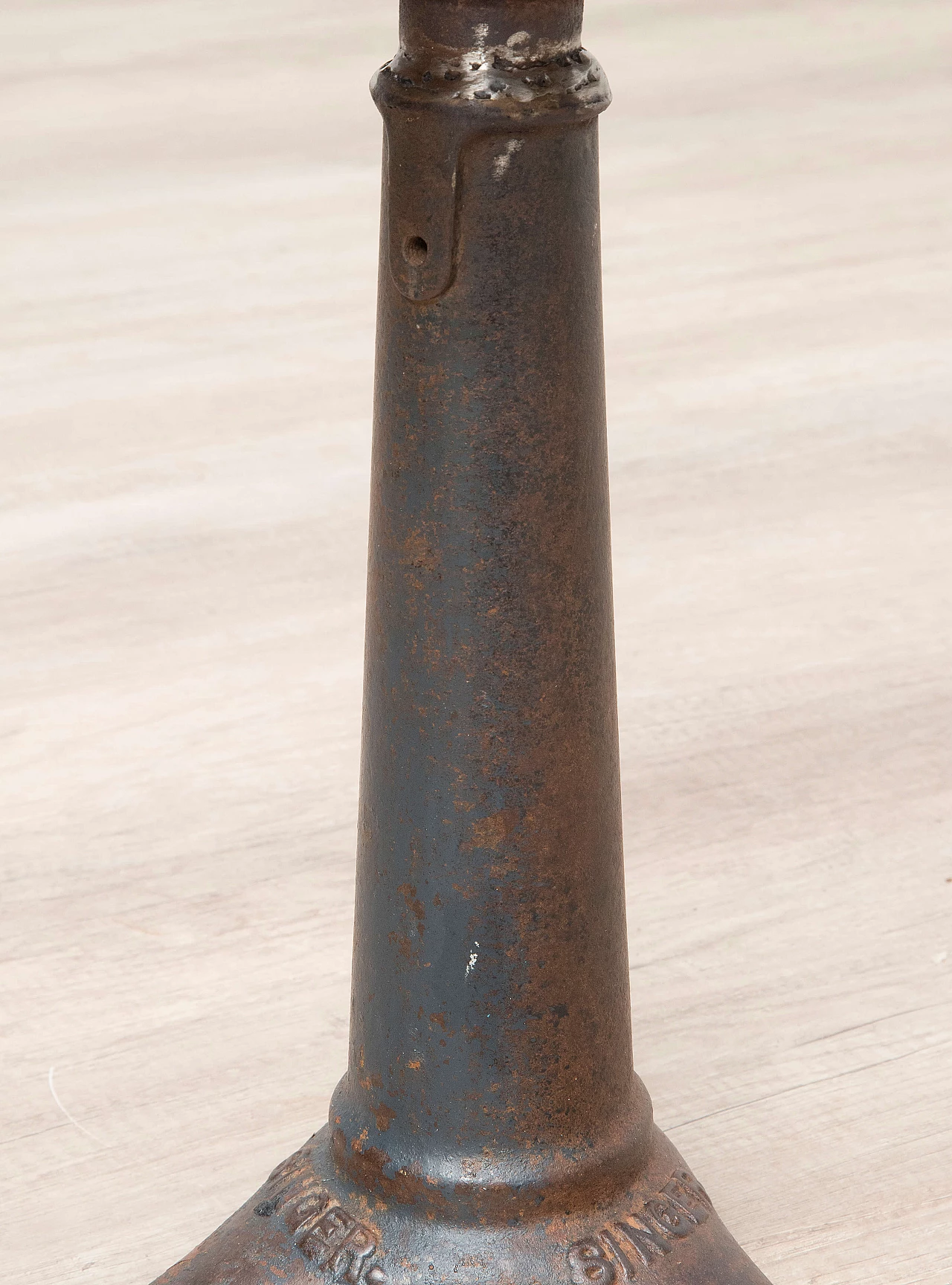 Metal stool, Singer 1088596