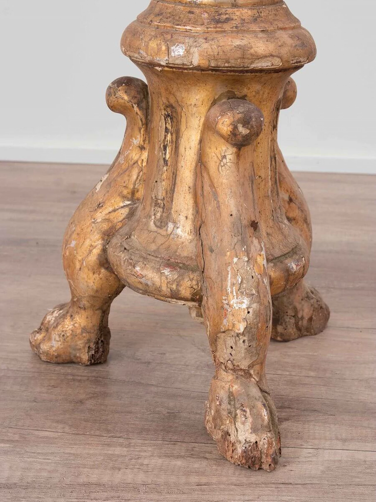 Antique candle holder made of Italian spruce and gold leaf 1088678