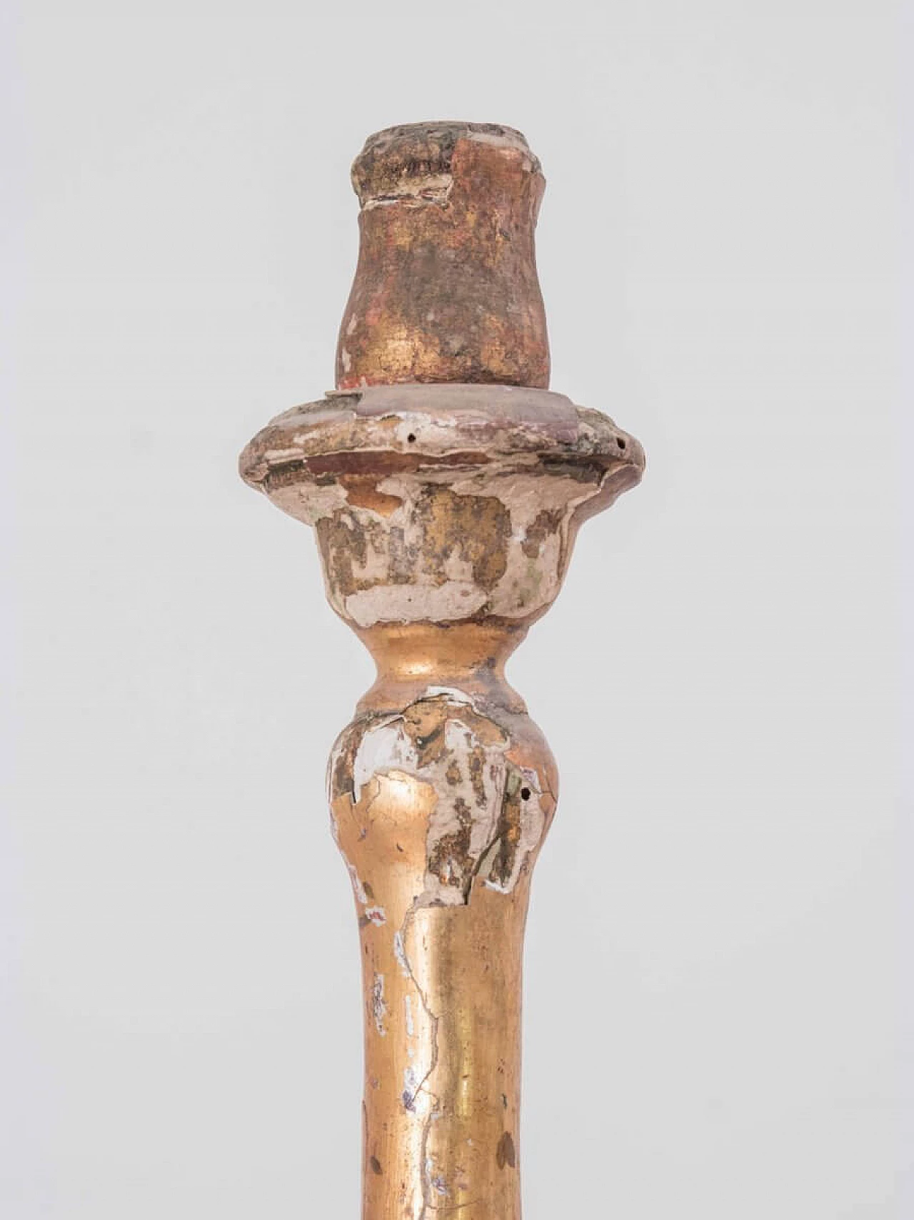 Antique Italian candle holder in fir and gold leaf 1088707