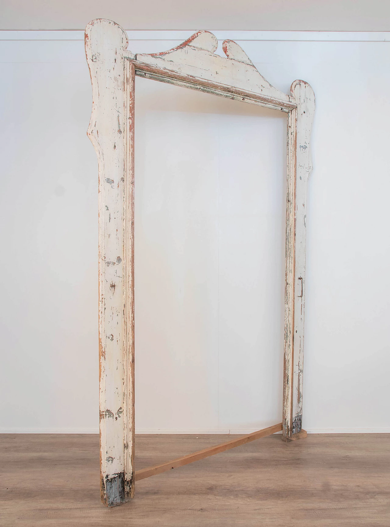 Wooden door frame painted in white, 18th century 1088815