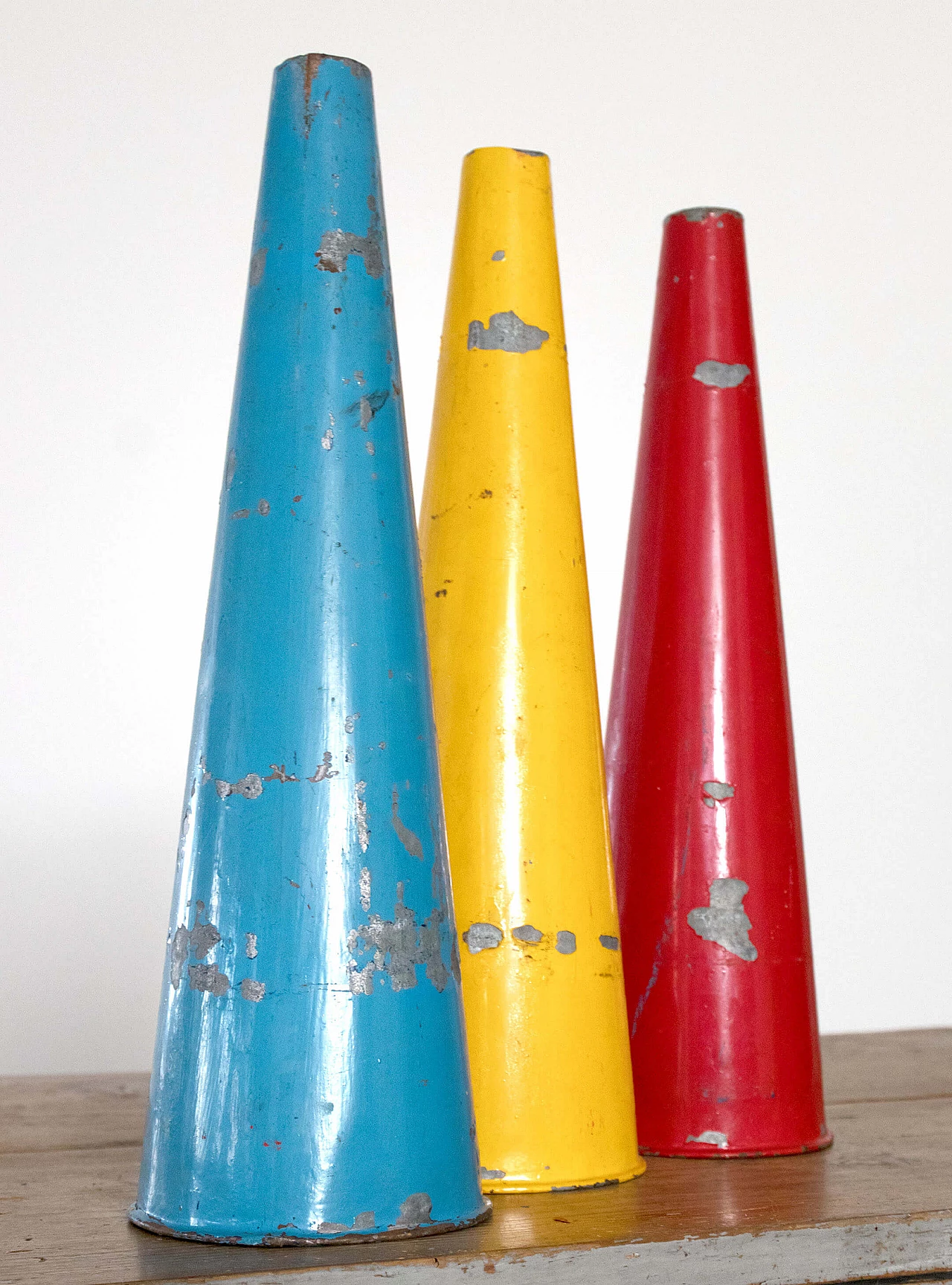 Set of coloured gym cones, vintage 1088827