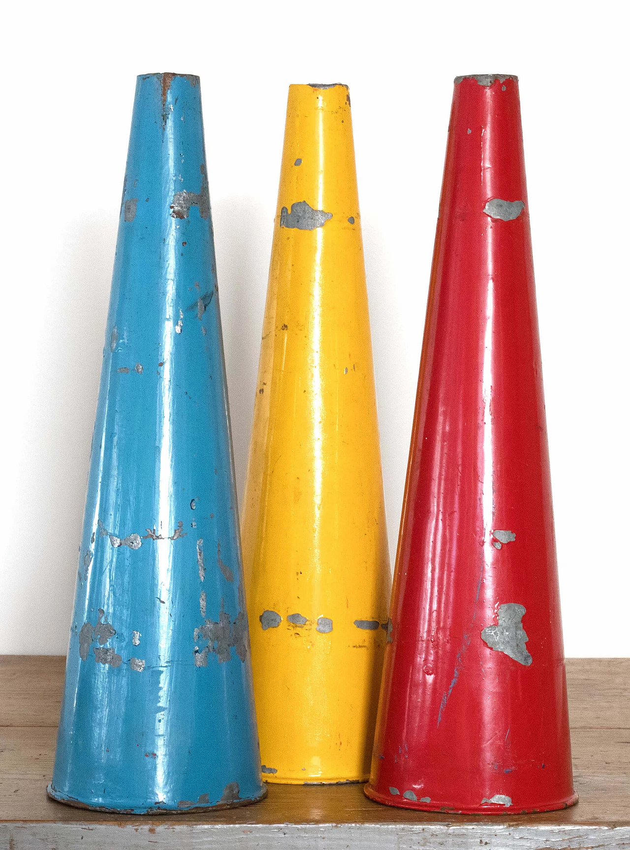Set of coloured gym cones, vintage 1088828