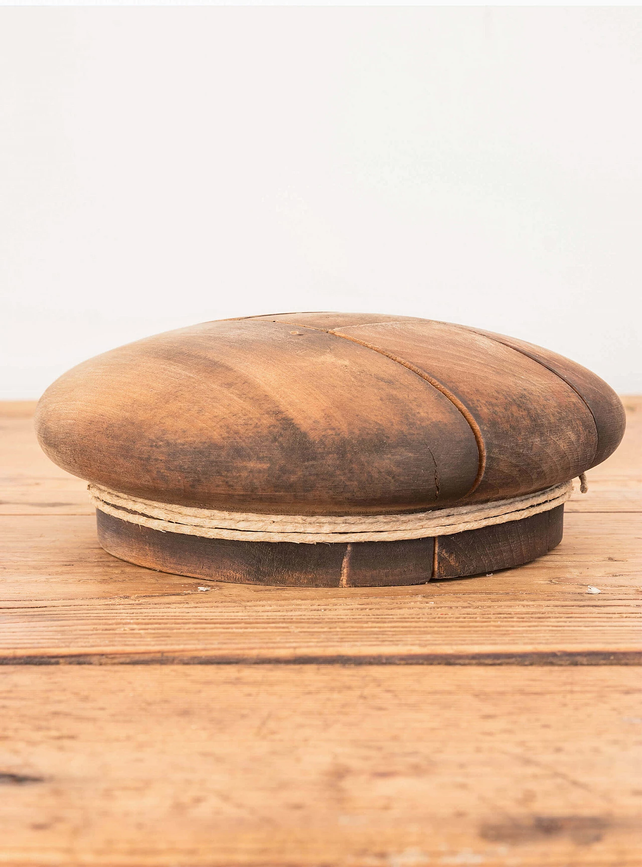 Antico stampo per cappelli in legno, inizio 900 1088872