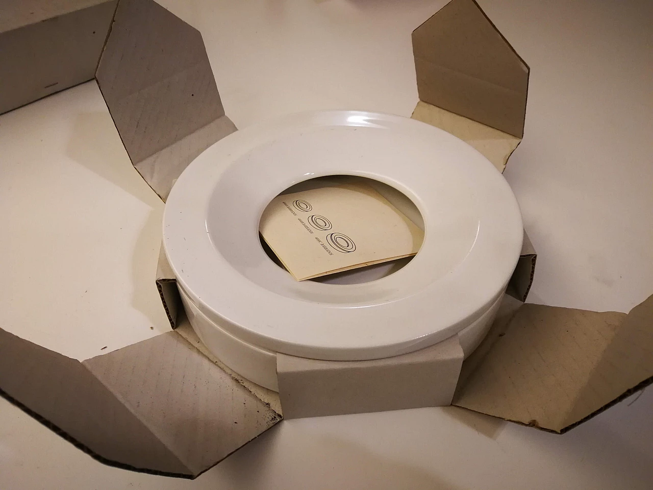 Posacenere bianco Barbados, di Angelo Mangiarotti per Danese, medio 1089177