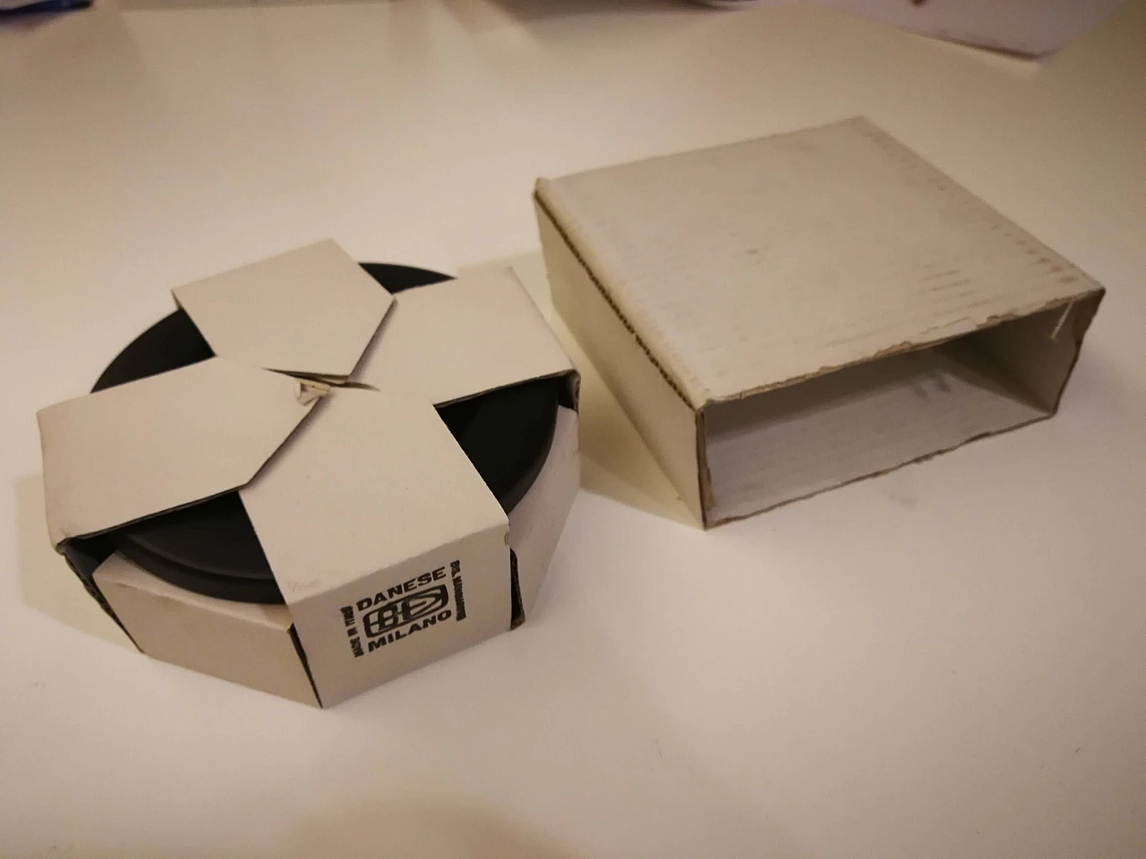 minimalchicPosacenere nero Barbados, di Angelo Mangiarotti per Danese, piccolo 1089189