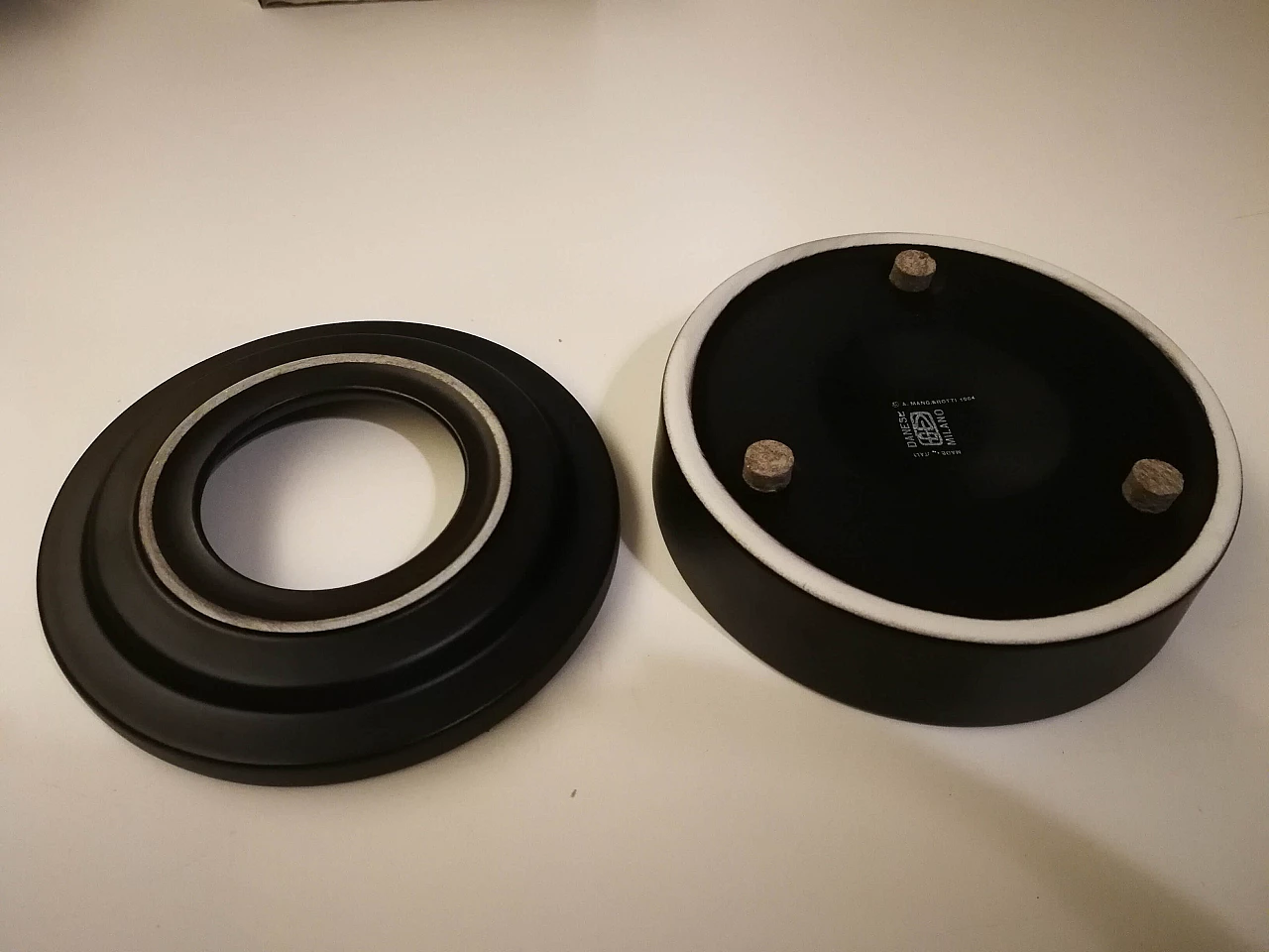 minimalchicPosacenere nero Barbados, di Angelo Mangiarotti per Danese, piccolo 1089191