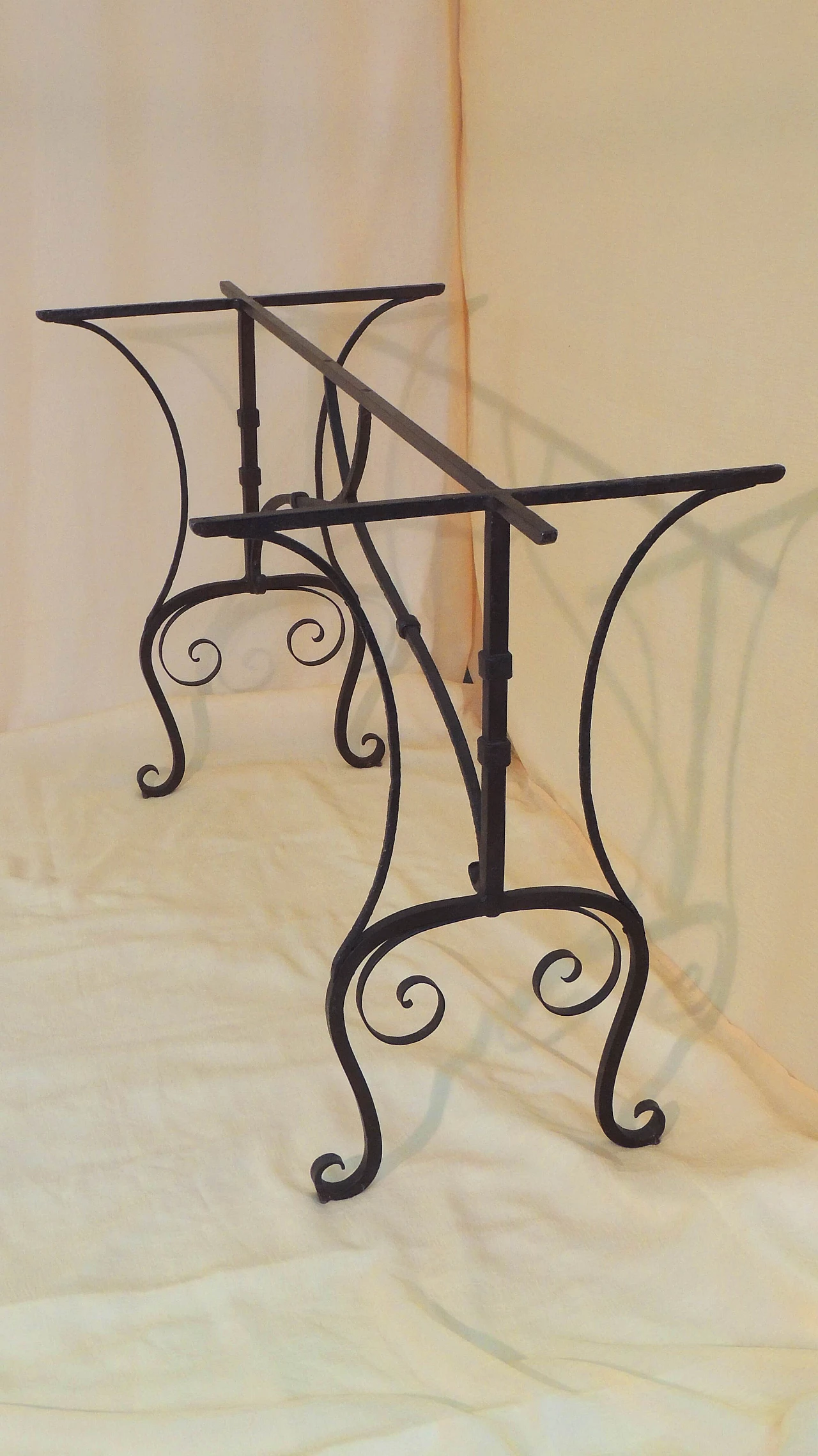 Wrought iron table created with litter tray 1089535