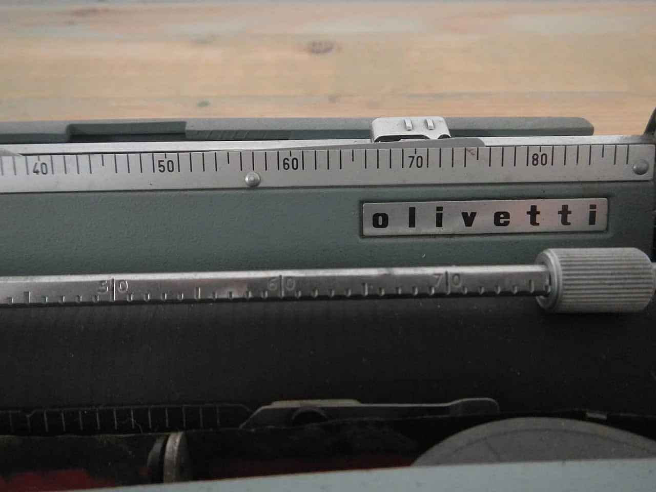 Olivetti Typewriter Letter 32, 70s 1091483