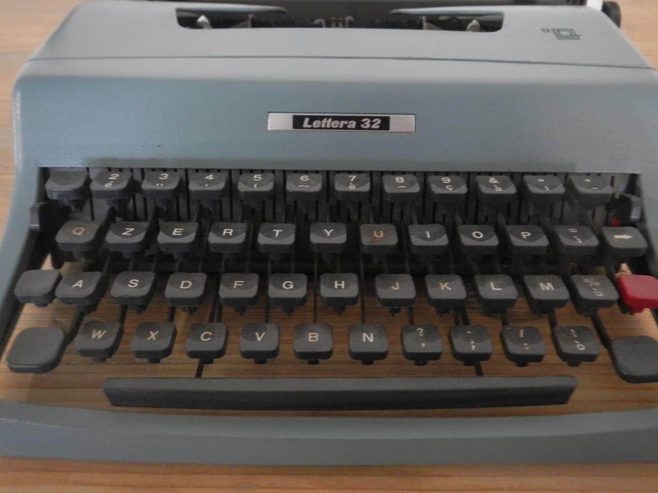 Macchina da scrivere Olivetti Lettera 32, anni '70