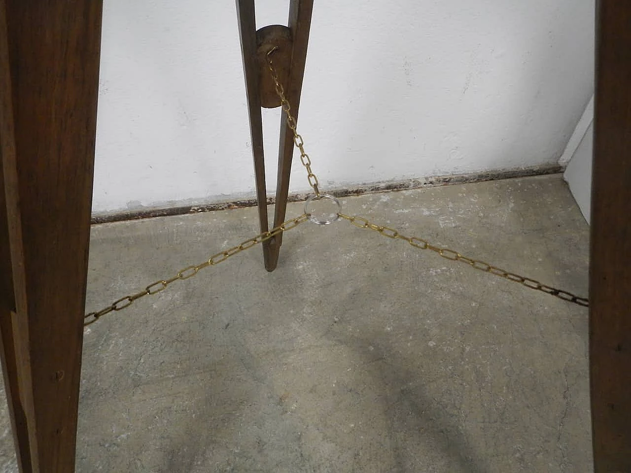 Lampada industriale con treppiede, anni '50 1091695