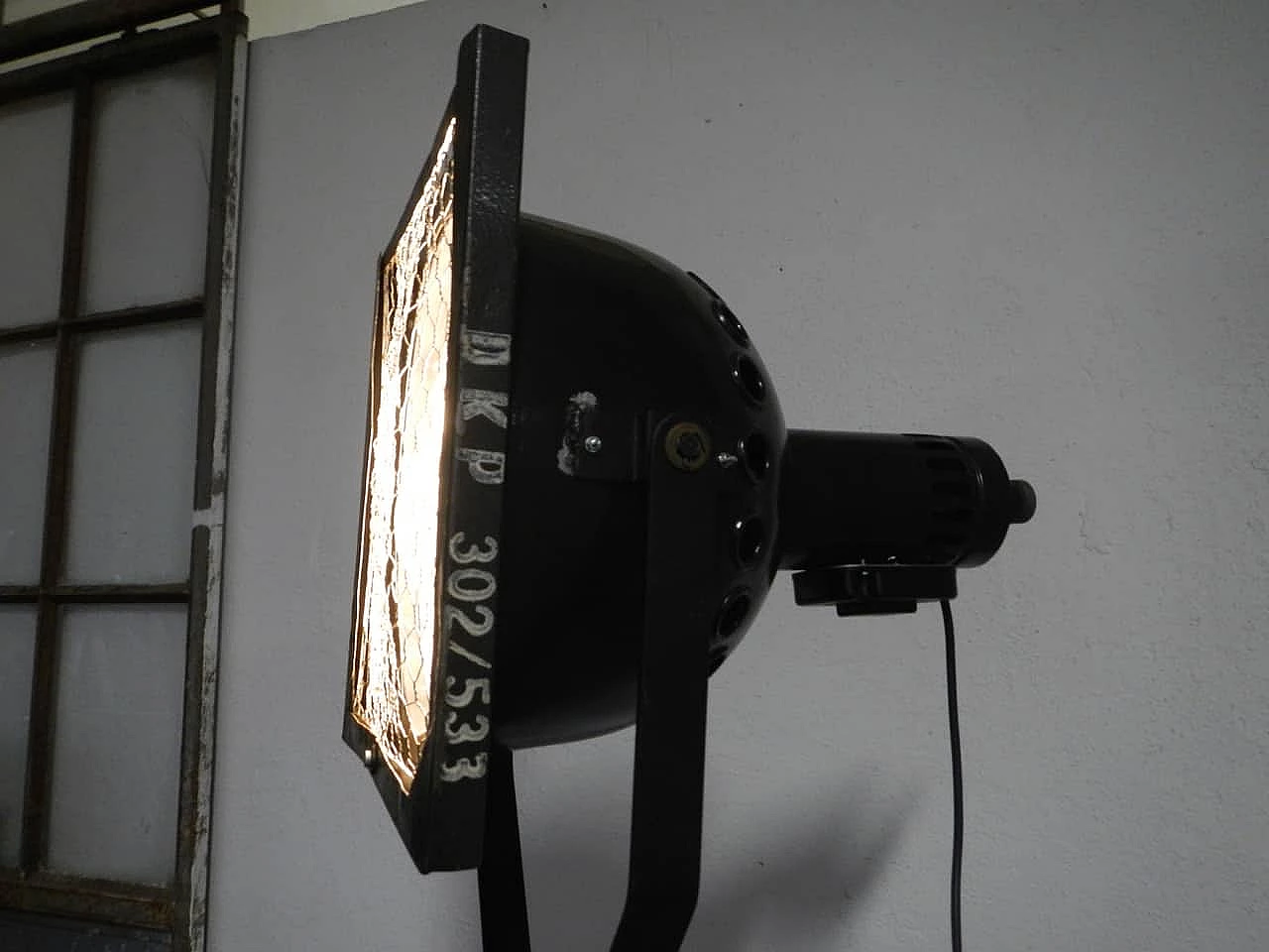 Industrial lamp with tripod, 1950s 1091698