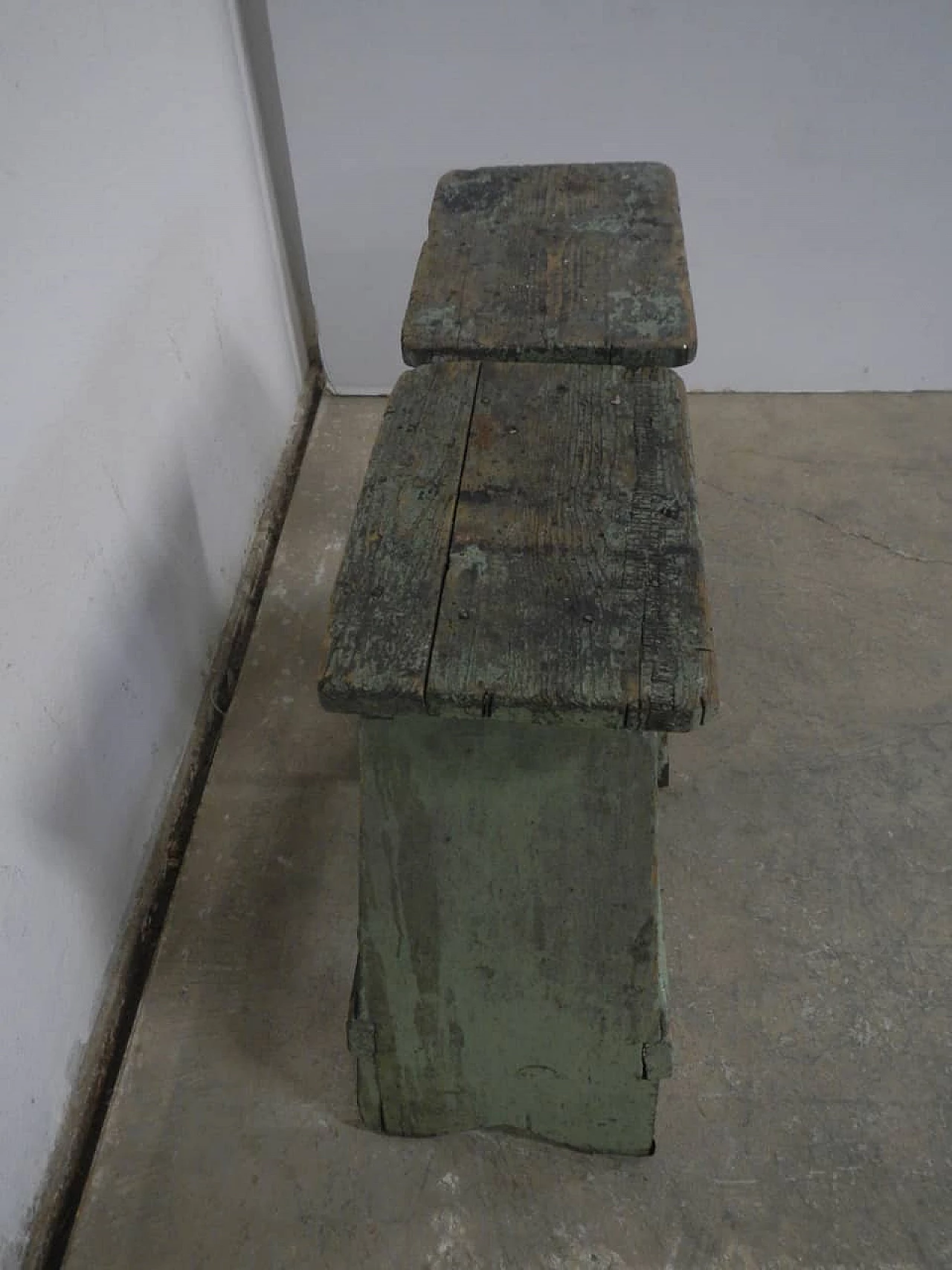 Coppia di sgabelli quadrati in legno, anni '60 1091712