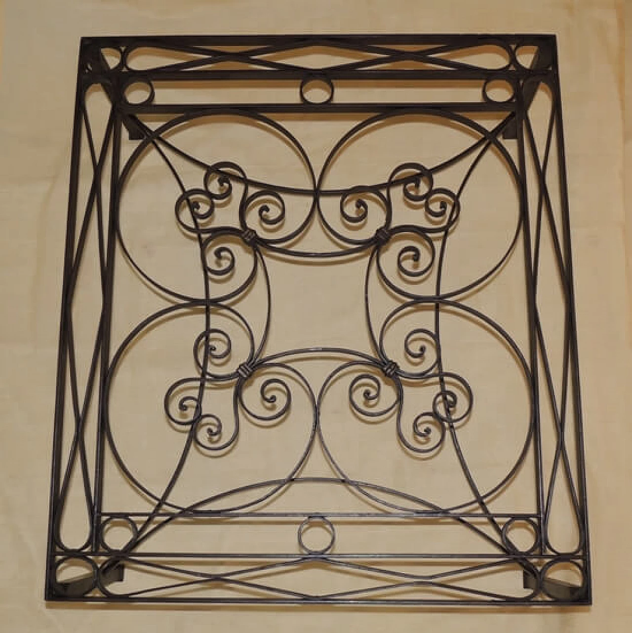 Coffee table created using a 19th century gate 1091779