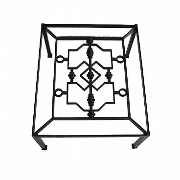 Tavolino creato con piccola inferriata