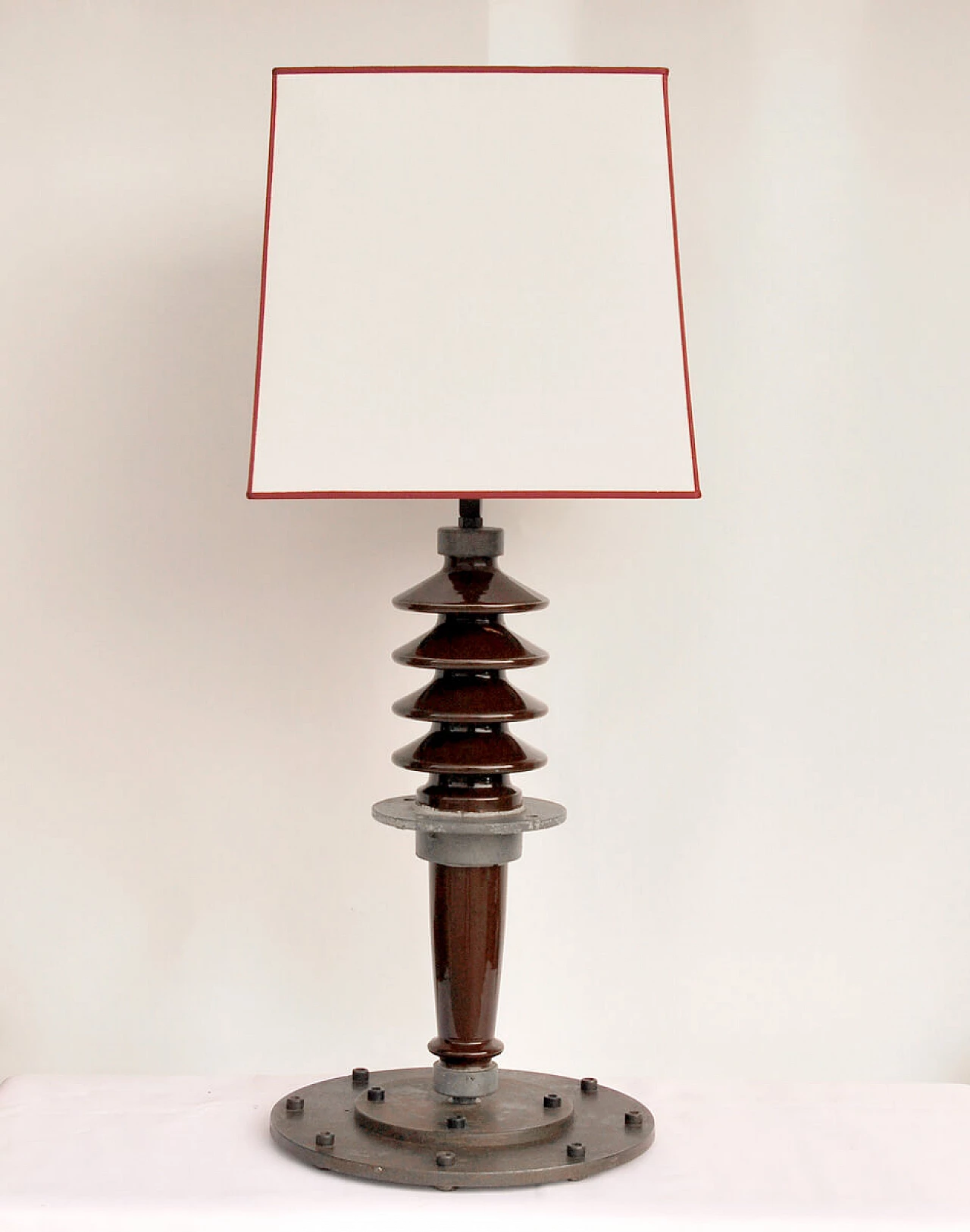 Lampada realizzata con isolatore in ceramica rosso, anni '50 1091884