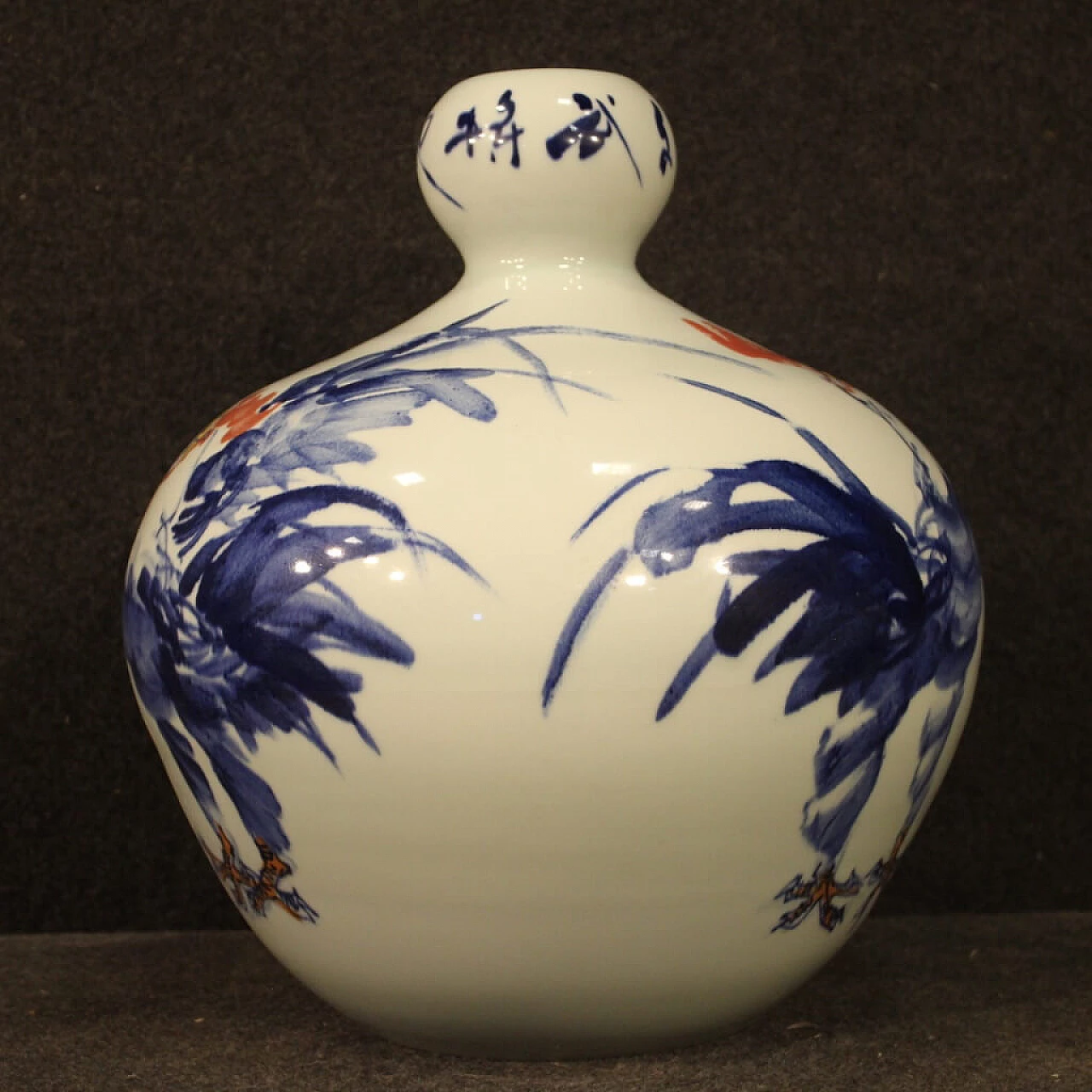 Chinese painted ceramic vase 1092384