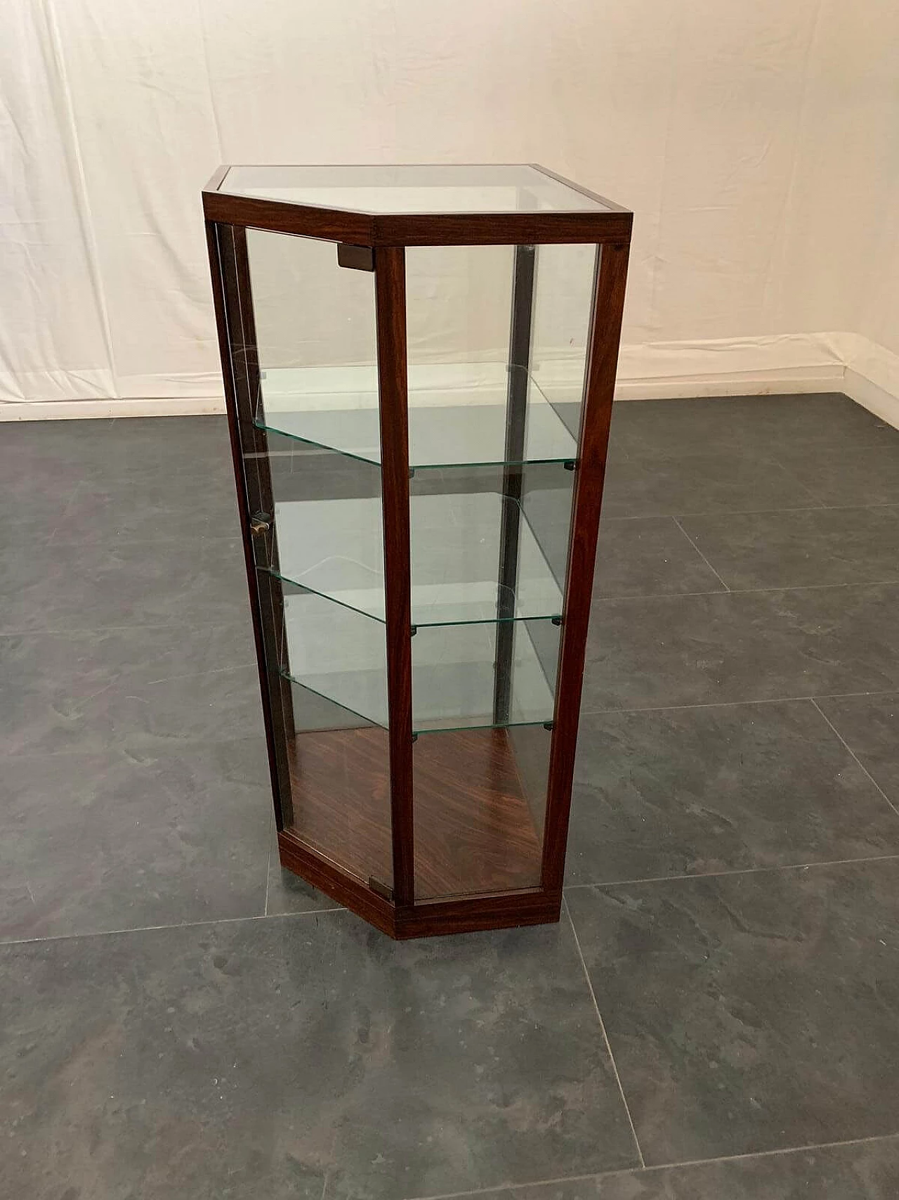 Vetrina angolare in vetro e palissandro, anni '60 1092998