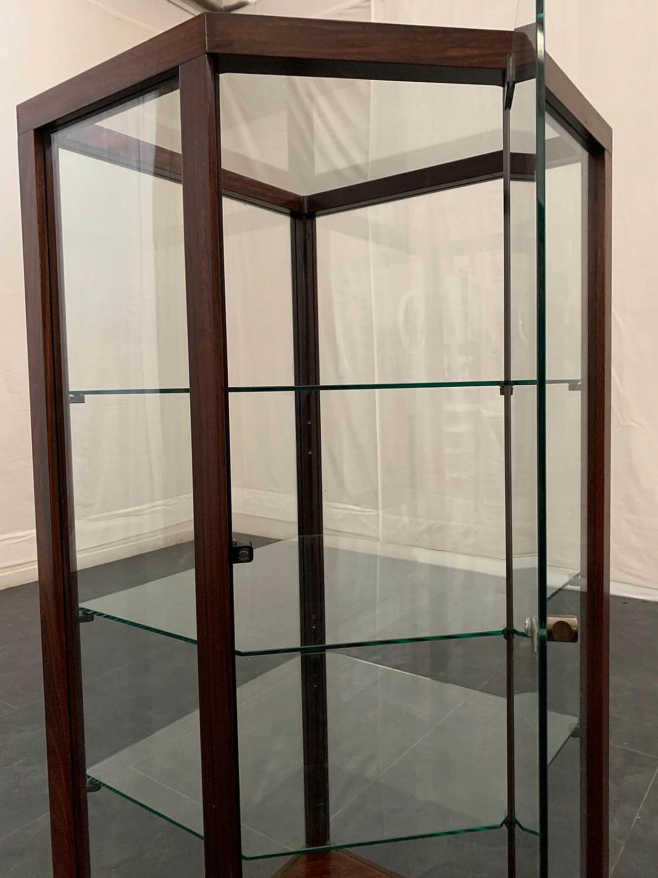 Vetrina angolare in vetro e palissandro, anni '60 1093002