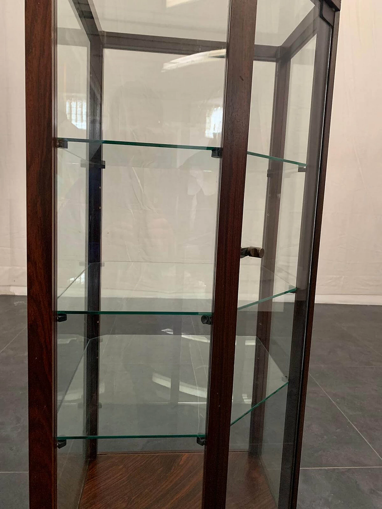 Vetrina angolare in vetro e palissandro, anni '60 1093003