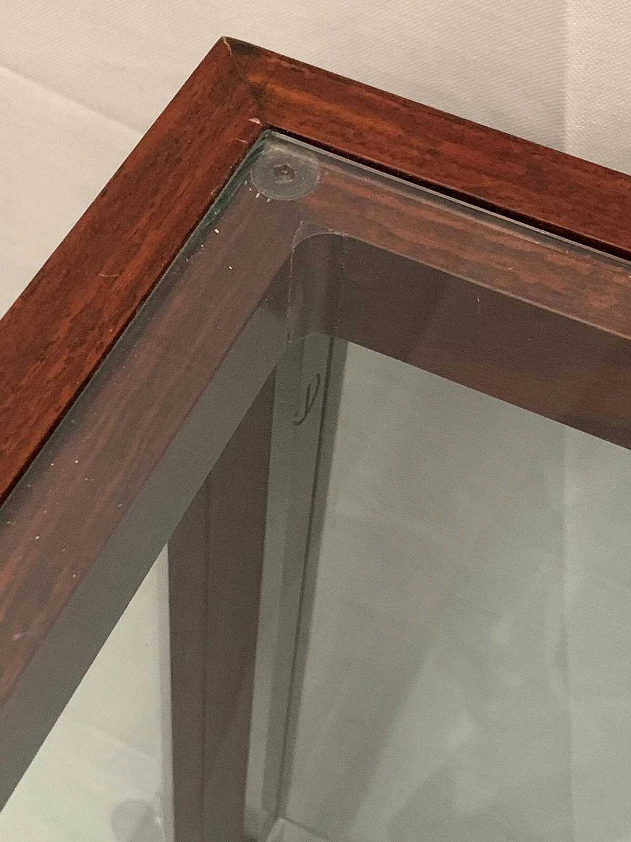 Vetrina angolare in vetro e palissandro, anni '60 1093008