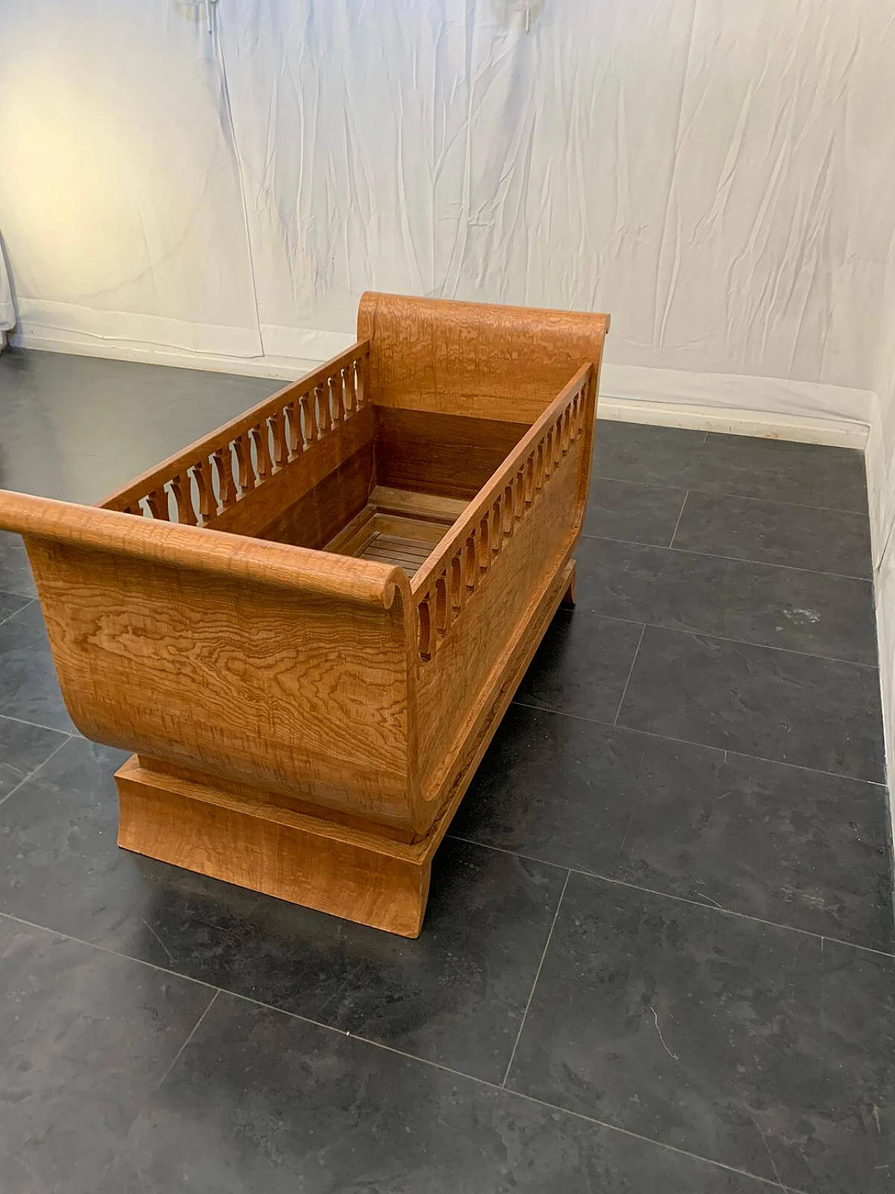 Elm briar biedermeier cradle 1093675