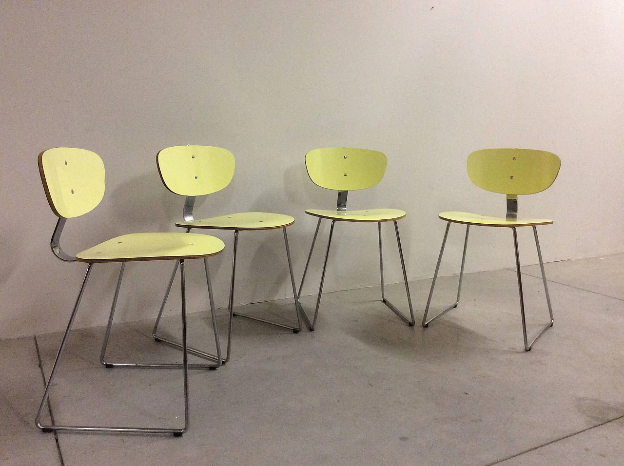 4 Chairs in yellow formica and steel, 60s 1094743