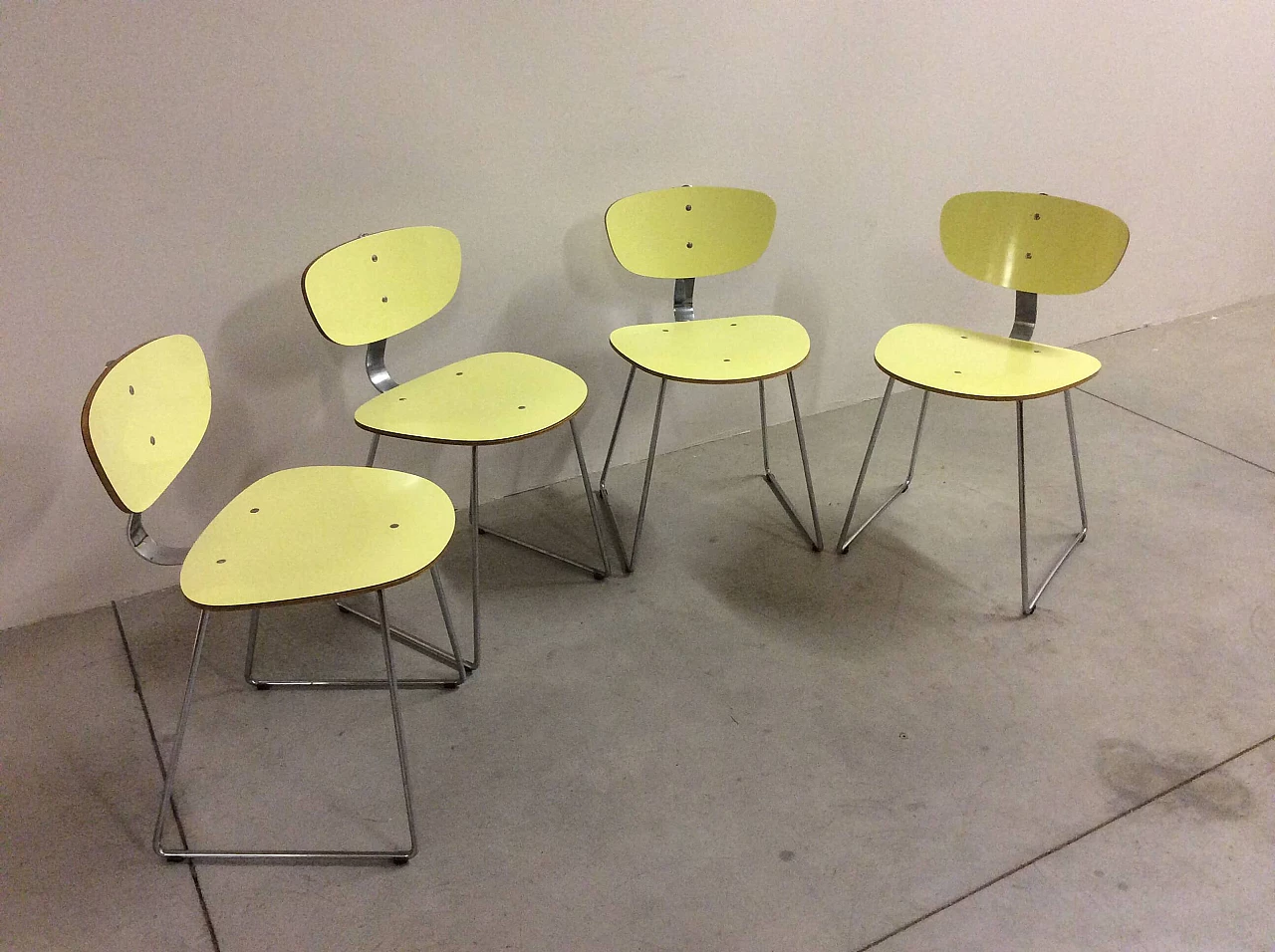 4 Chairs in yellow formica and steel, 60s 1094744