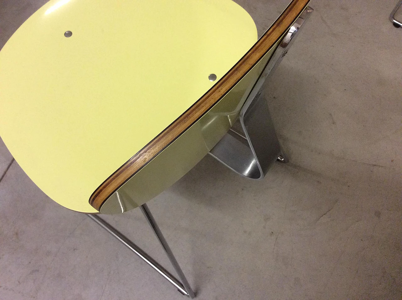 4 Chairs in yellow formica and steel, 60s 1094751