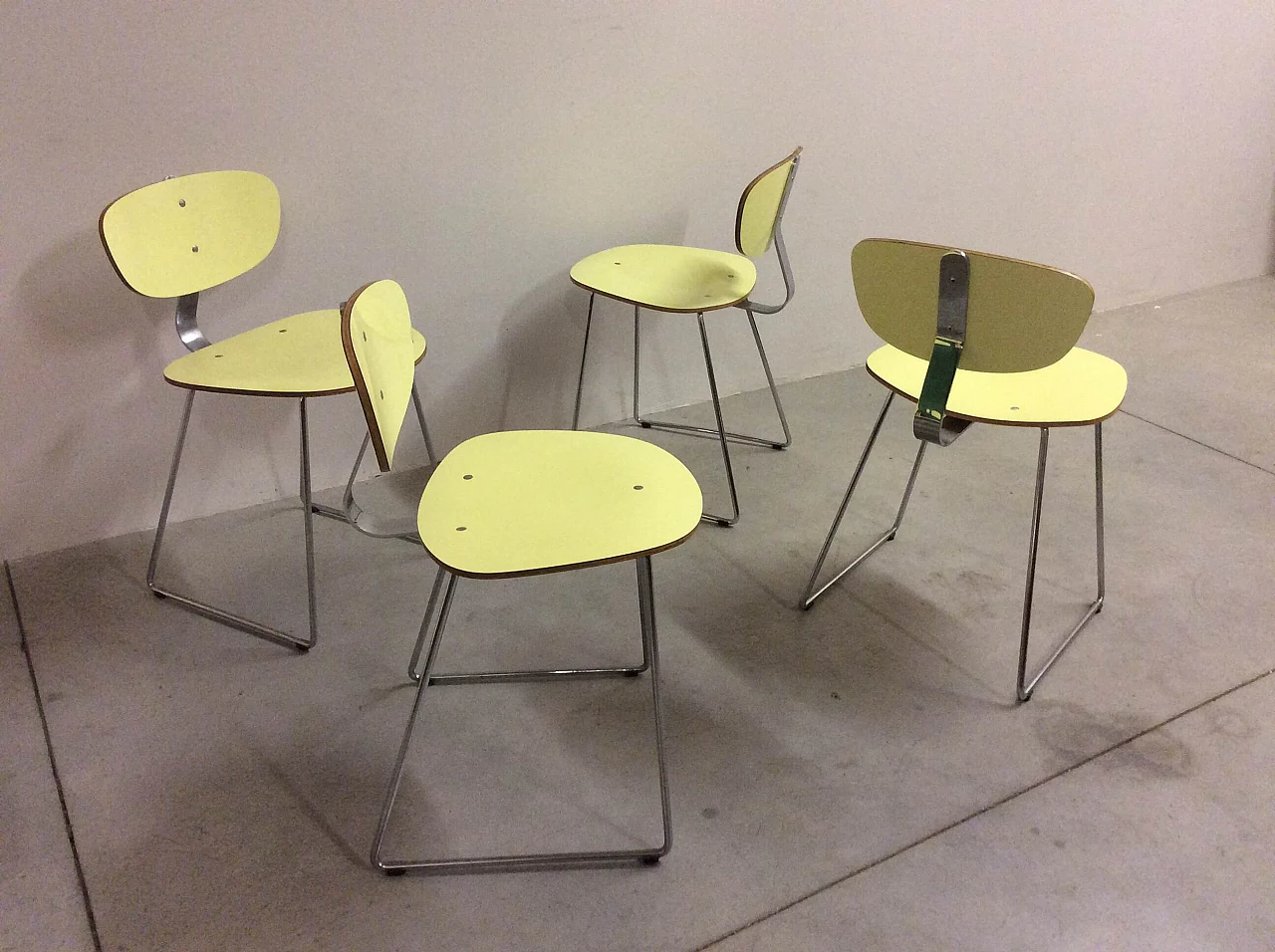 4 Chairs in yellow formica and steel, 60s 1094753