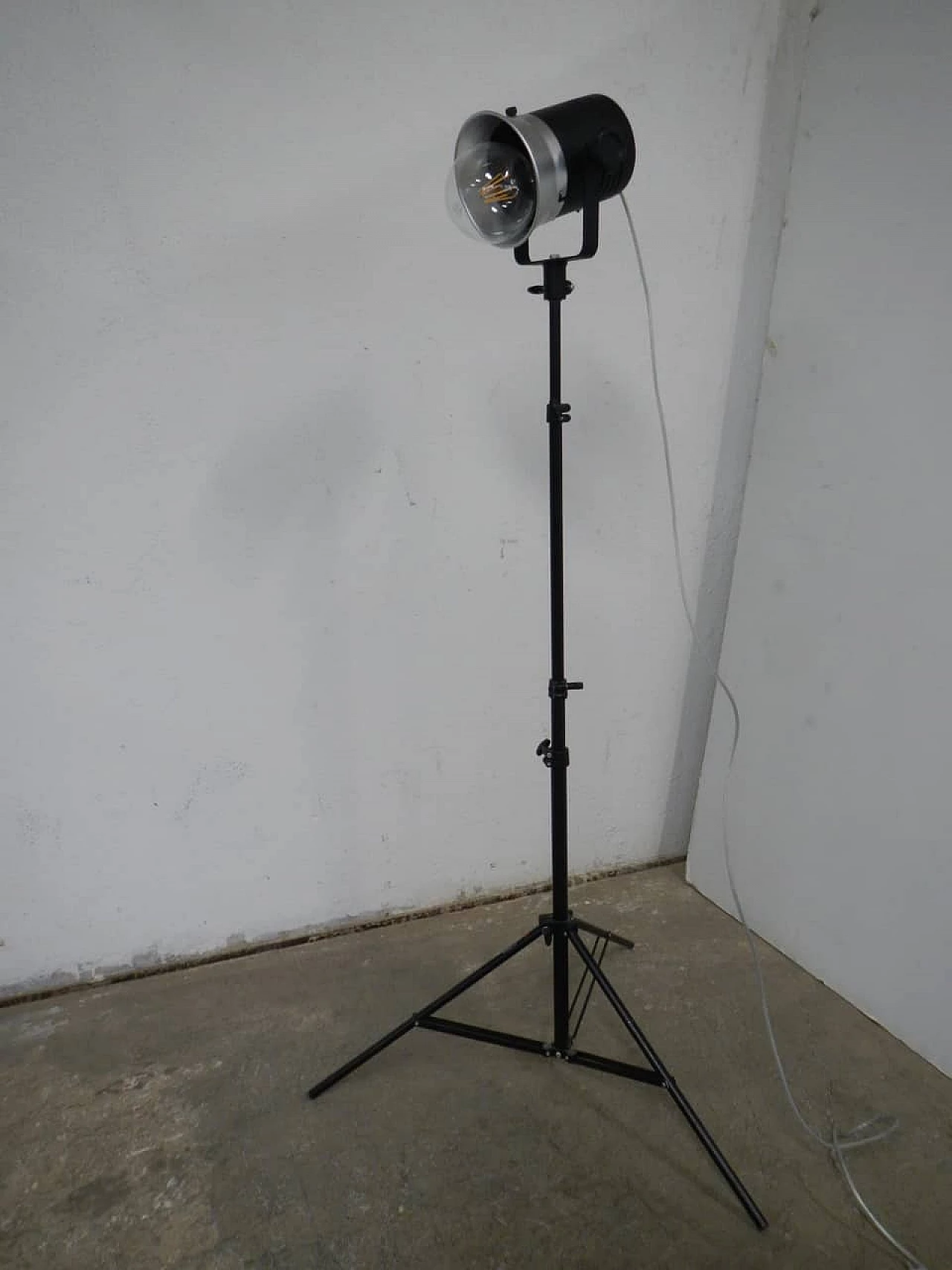 Vintage photographer lamp produced by Manfrotto, Italy, 70s 1095718