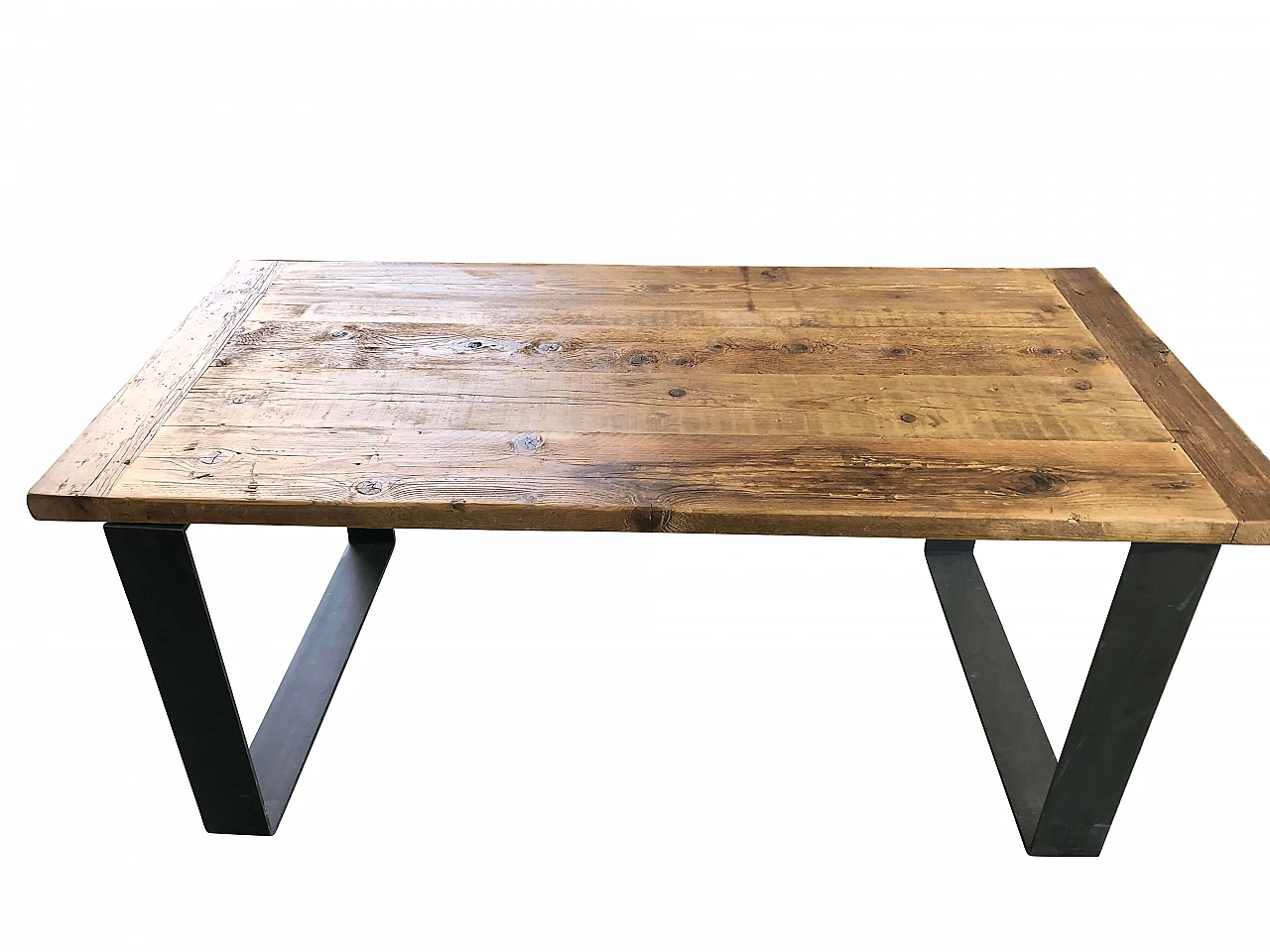 Table with reclaimed wood 1095869