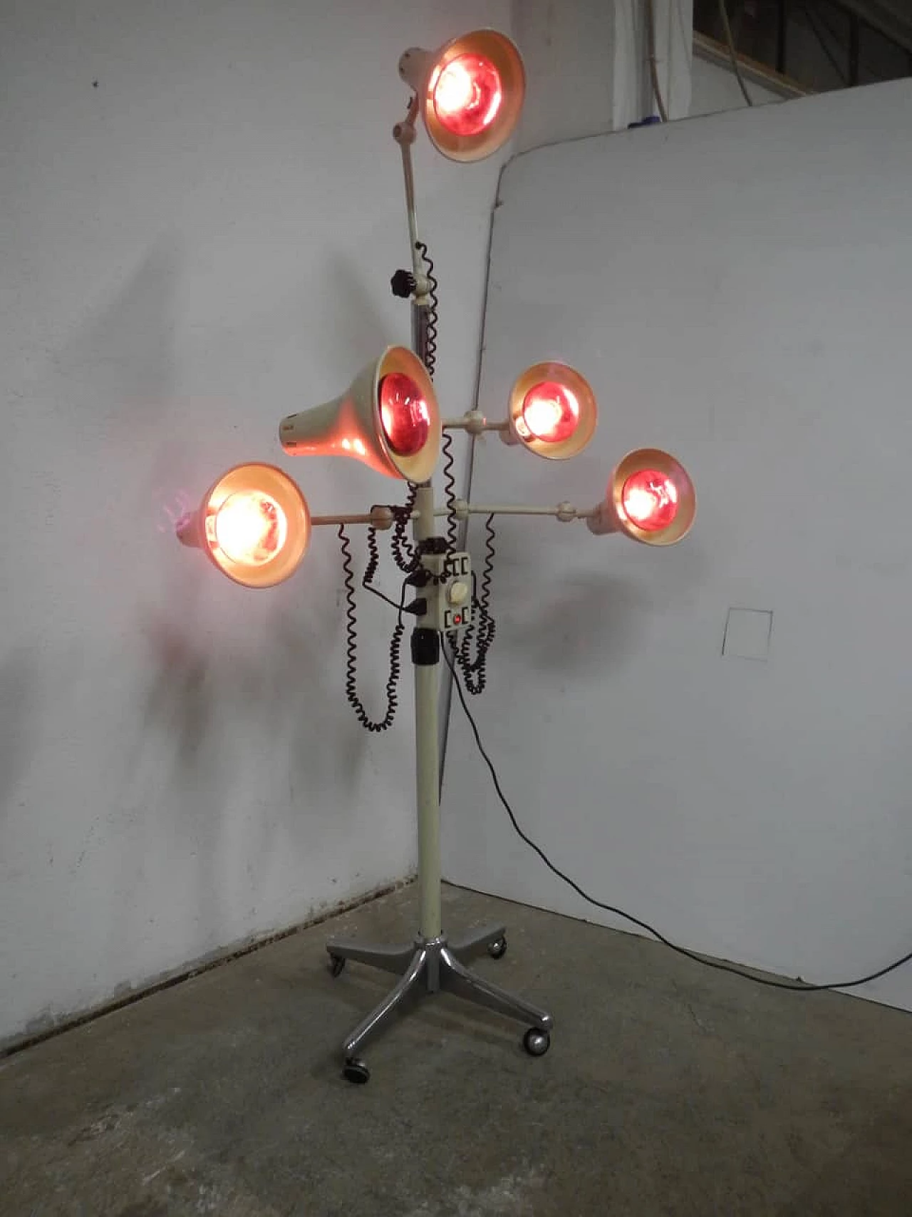 Photographer studio vintage floor lamp with 5 lights and timer, 70s 1095891