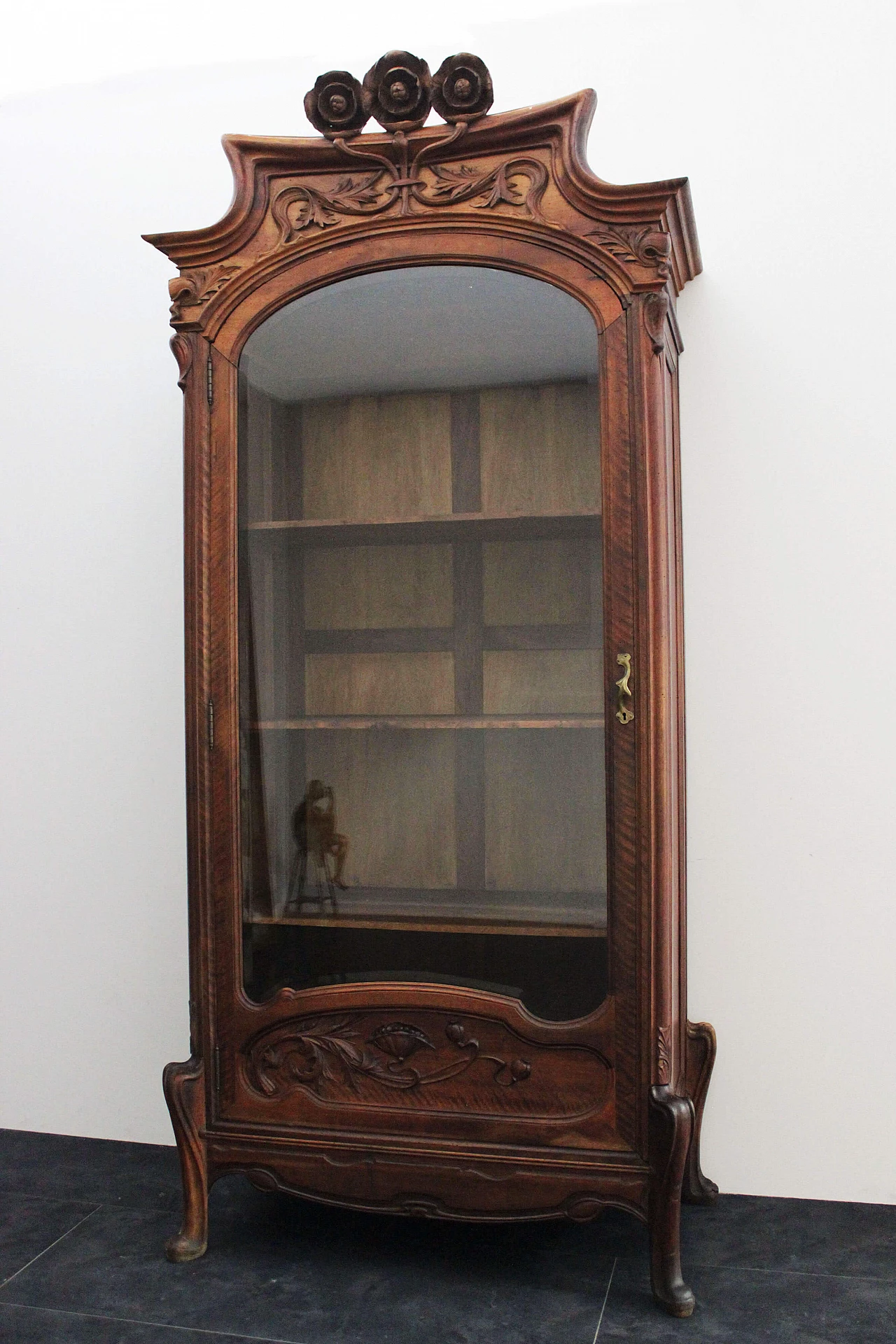 Cherrywood display case in Art Nouveau style, 1910 1096169